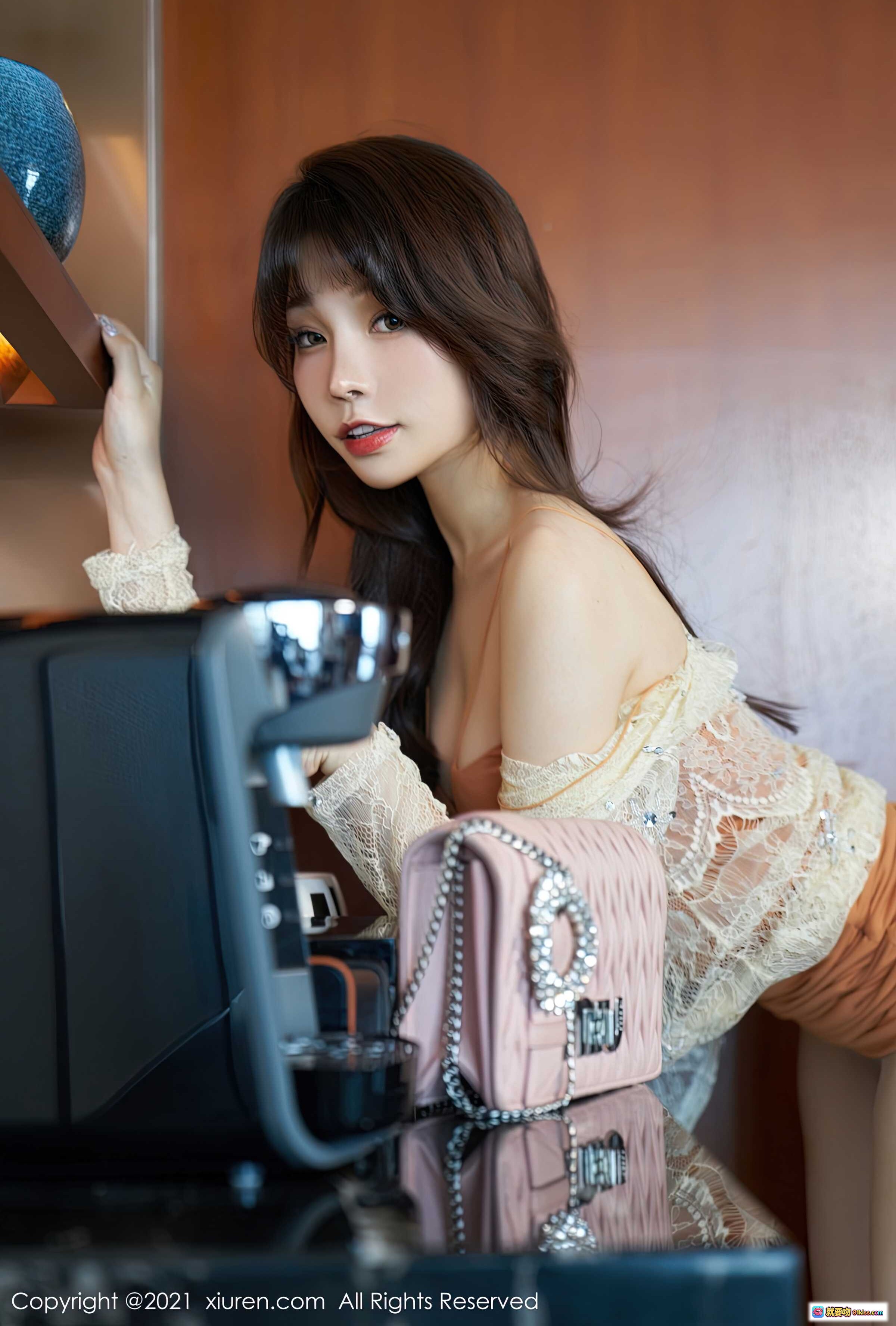 图片[4] - 芝芝Booty性感写真 | 橙色吊带蕾丝透视装 | 美腿翘臀居家私房照 | XiuRen秀人网No.3448 2021.05.21 - 就要吻