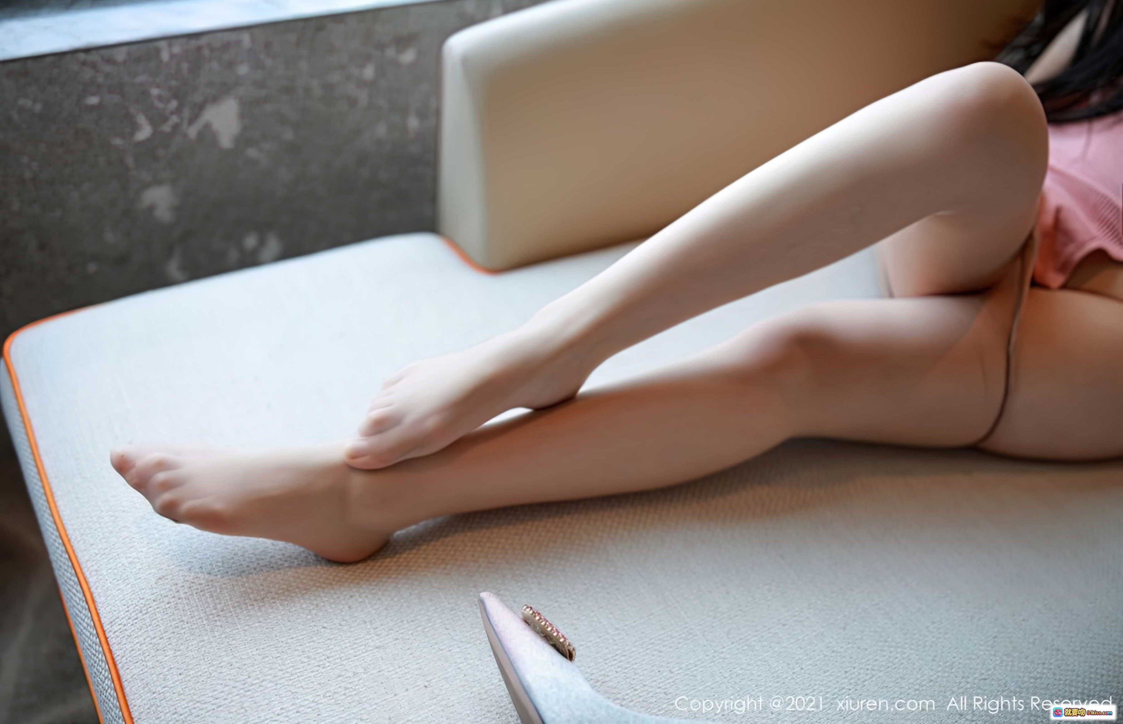 图片[2] - 诗诗kiki粉色吊带连体衣性感写真 | XiuRen秀人网2021.07.06 No.3627高清美图 - 就要吻