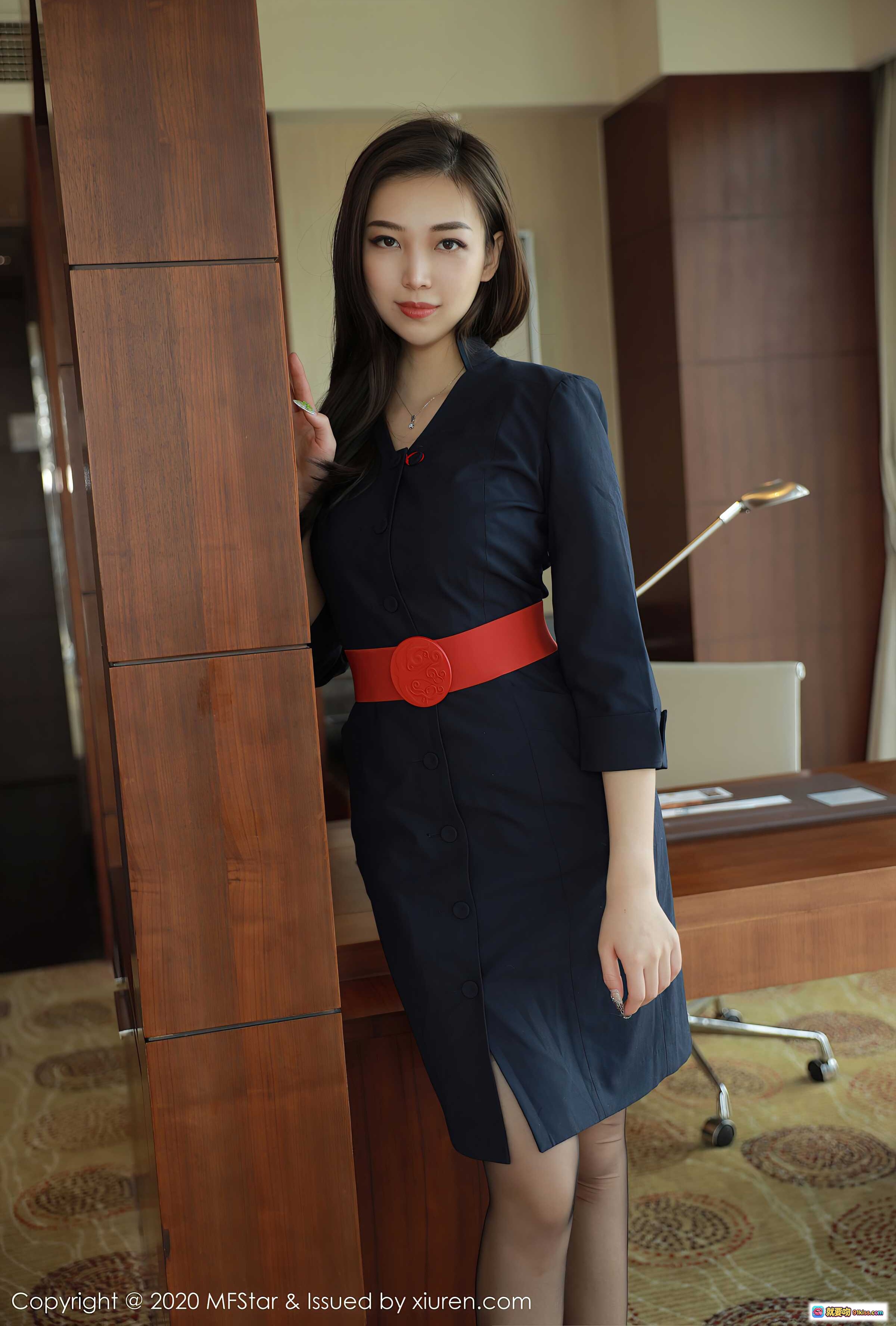 图片[6] - 郑颖姗MFStar模范学院2020.10.21 VOL.404 黑裙红腰带优雅坐姿写真51P高清美图 - 就要吻
