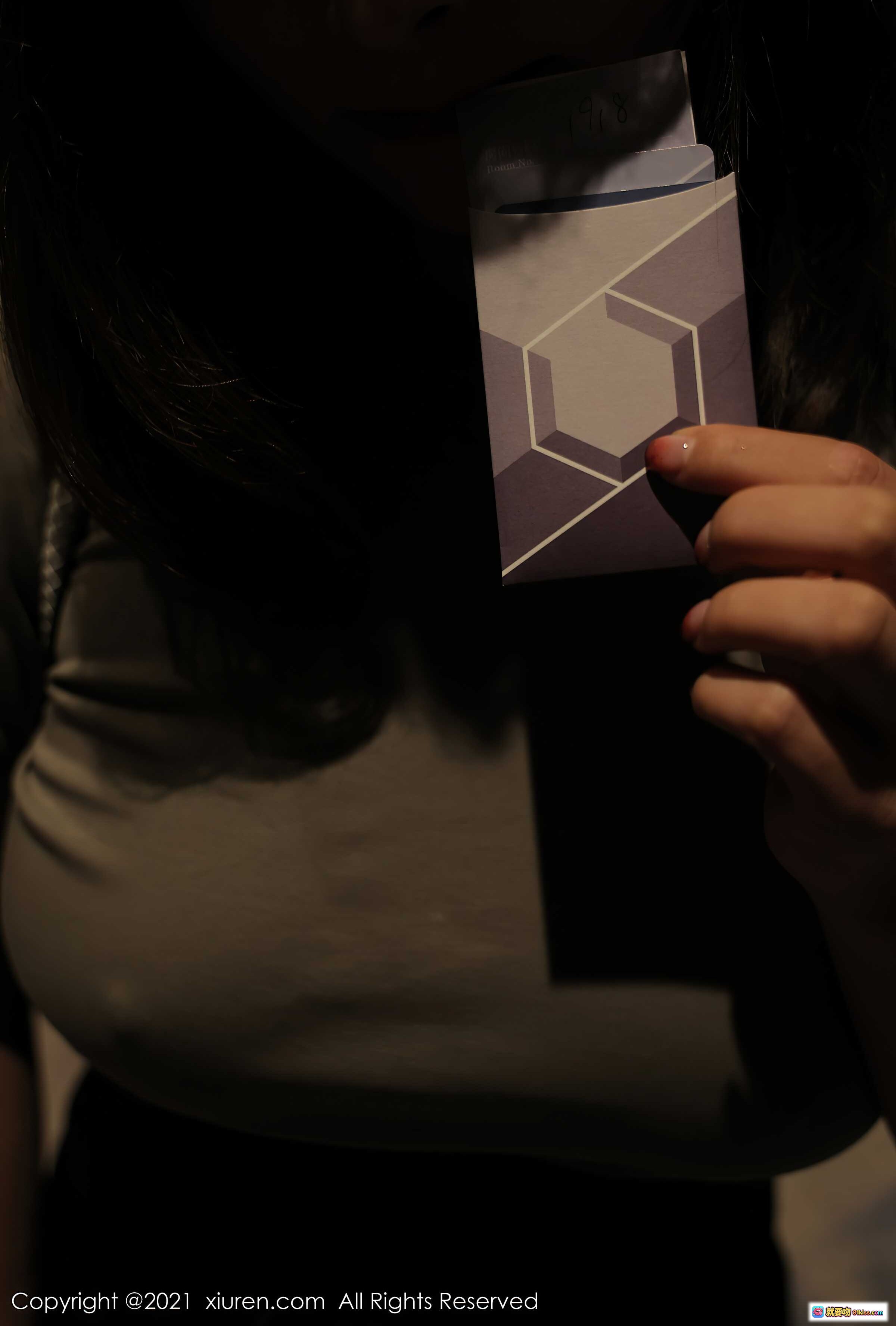 图片[3] - 奈沐子XiuRen秀人网2021.06.18 No.3557 灰色短袖黑色下装街拍写真 112张高清图集 719M大容量摄影素材 - 就要吻