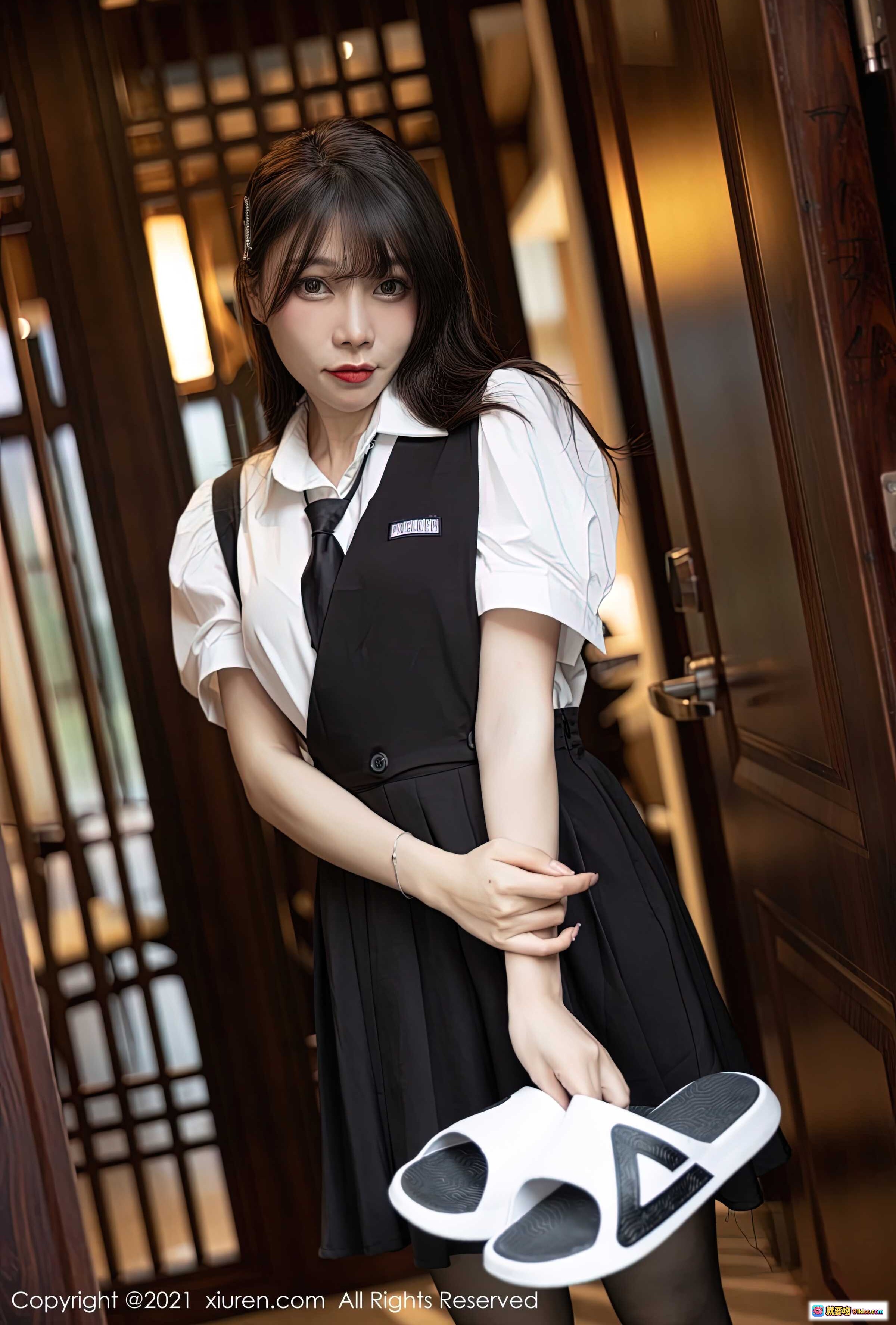 图片[3] - 芝芝Booty黑丝美腿制服少女门缝回眸性感写真 – XiuRen秀人网No.3643 - 就要吻