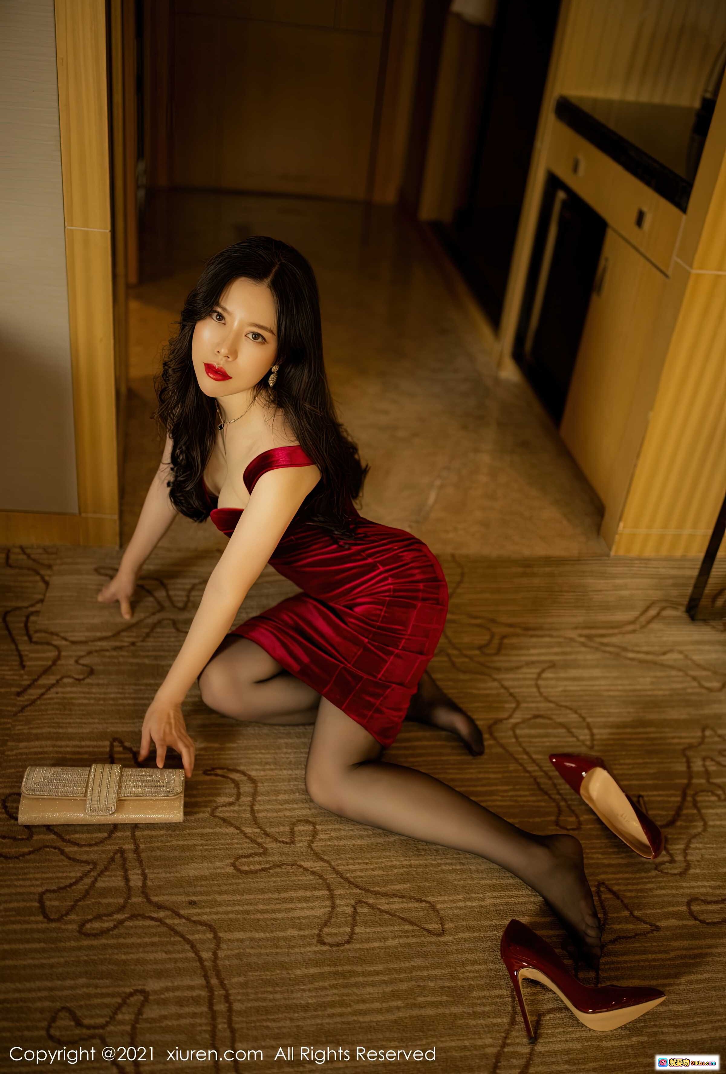 图片[3] - 白茹雪红丝绒连衣裙黑丝高跟酒店写真 – XiuRen秀人网2021.06.08 No.3515优雅性感私房照 - 就要吻