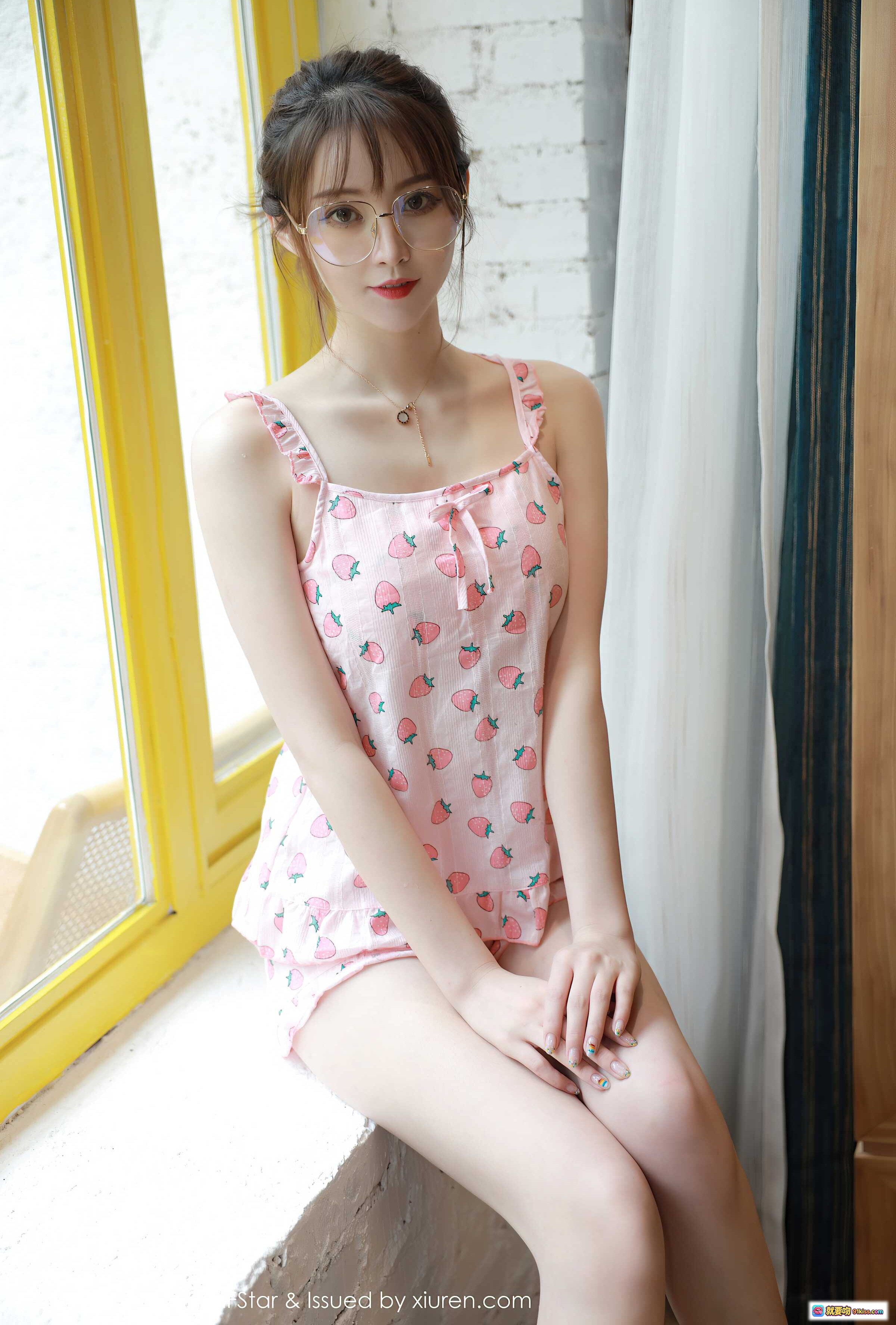 图片[5] - 清纯少女草莓睡衣写真 | MFStar模范学院Vol.349 | 窗边甜美居家风 | 2020年7月17日发布 - 就要吻