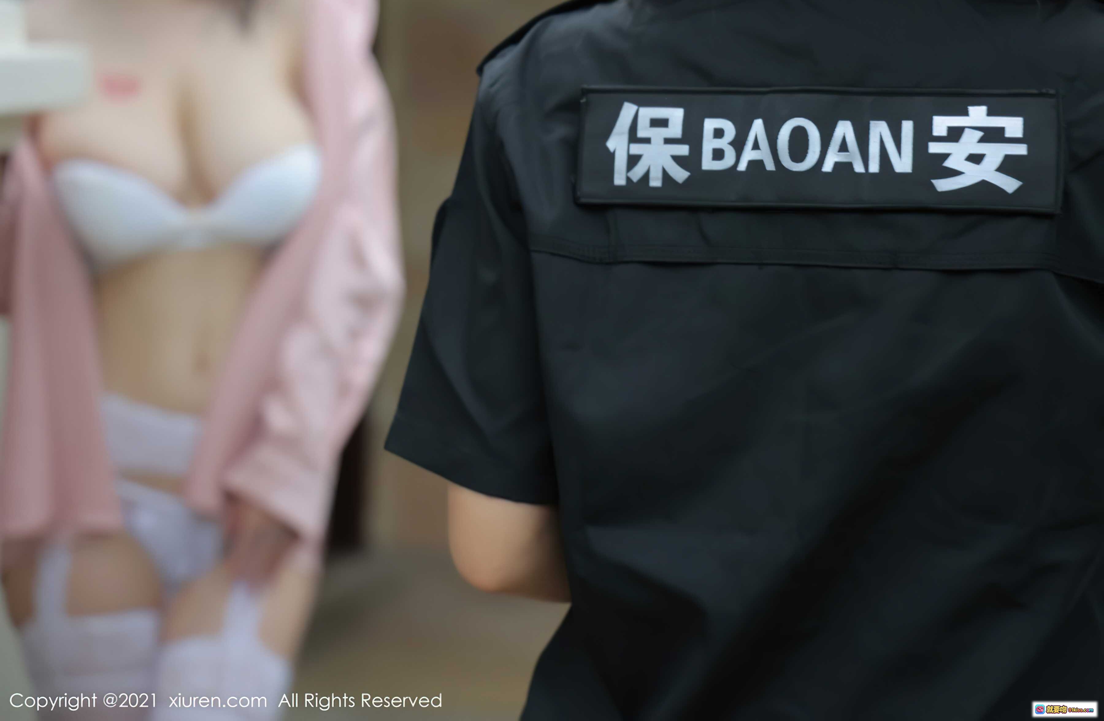 图片[3] - 保安制服女背影写真 | 黑色短袖保BAOAN安字样 | 秀人网2021模特合集高清图 - 就要吻