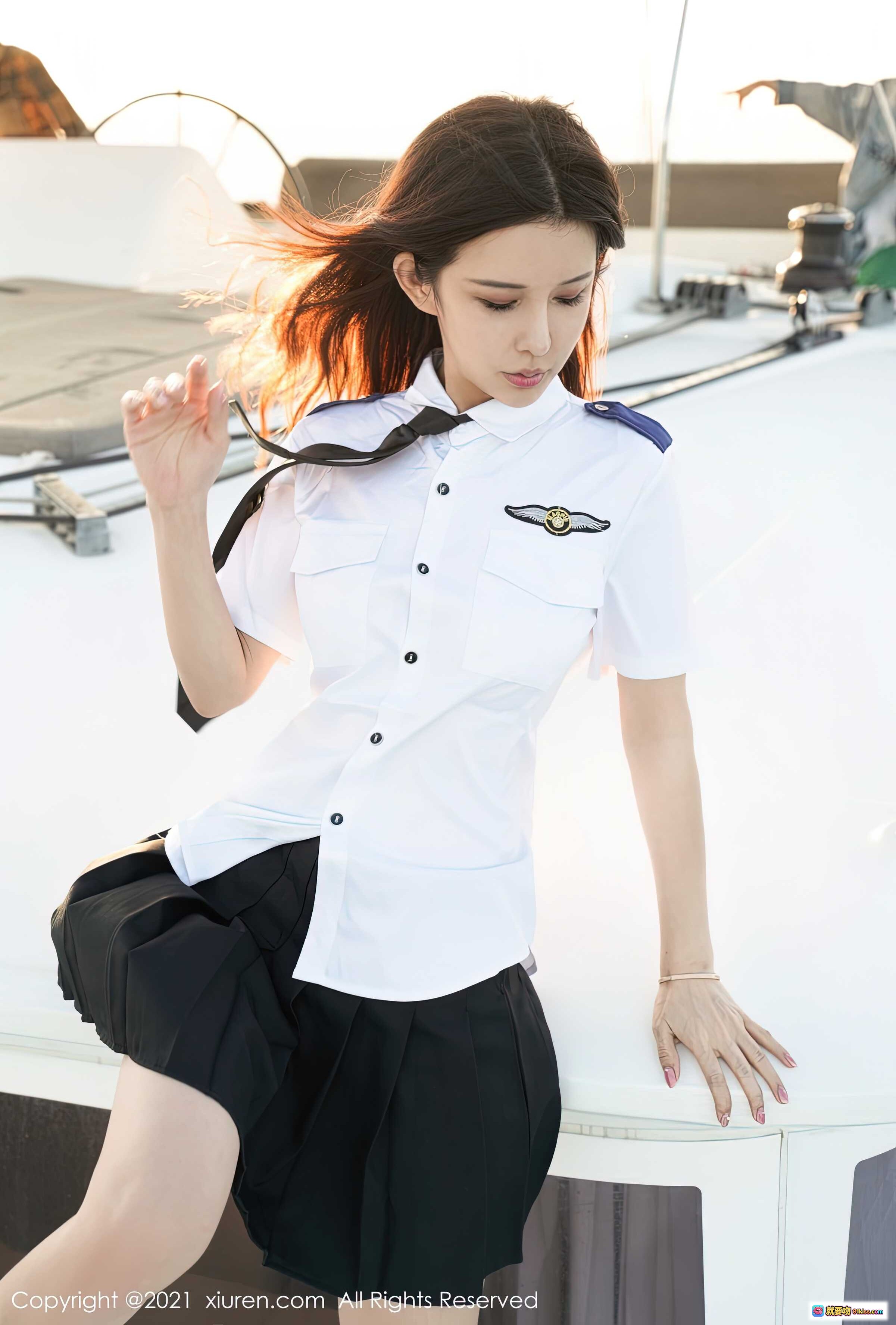 图片[2] - XiuRen秀人网2021.07.14 No.3663 模特合集 海上游艇写真 警察制服少女 黑裙美腿 三亚风光 船上亲密互动 高清摄影图集 - 就要吻