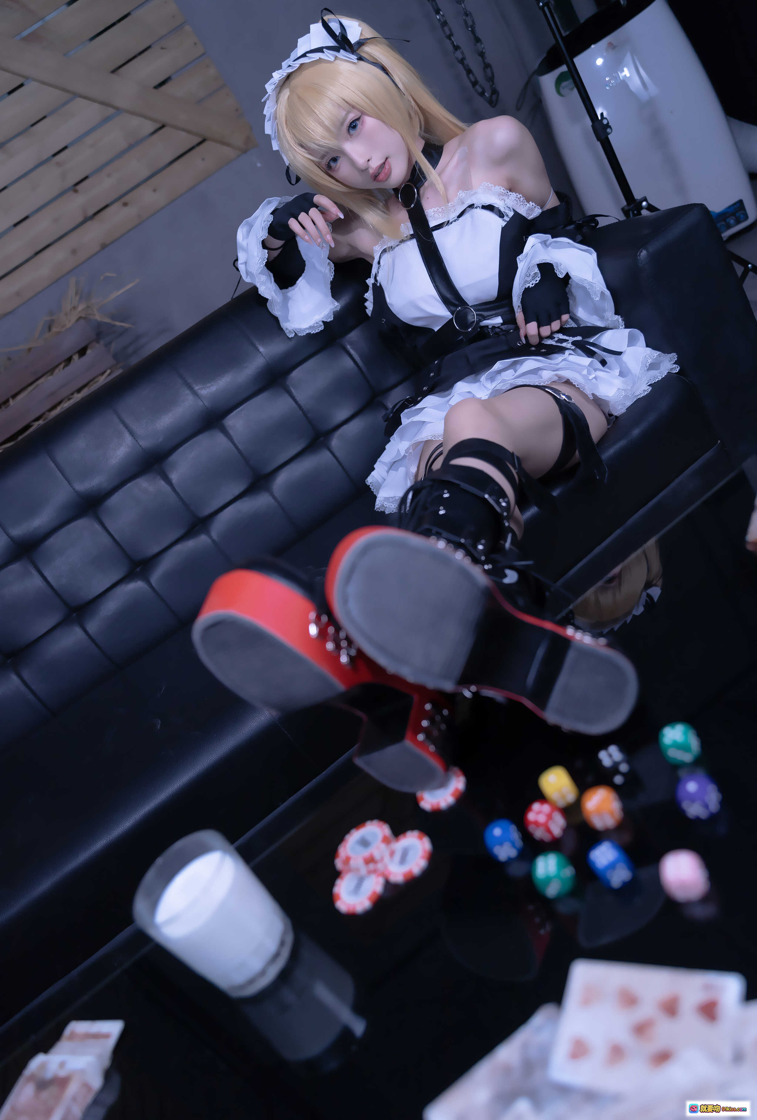 图片[6] - 清水由乃NO.021玛丽萝丝cosplay原服装写真 金发女仆装黑红靴子沙发坐姿32P高清图集 - 就要吻