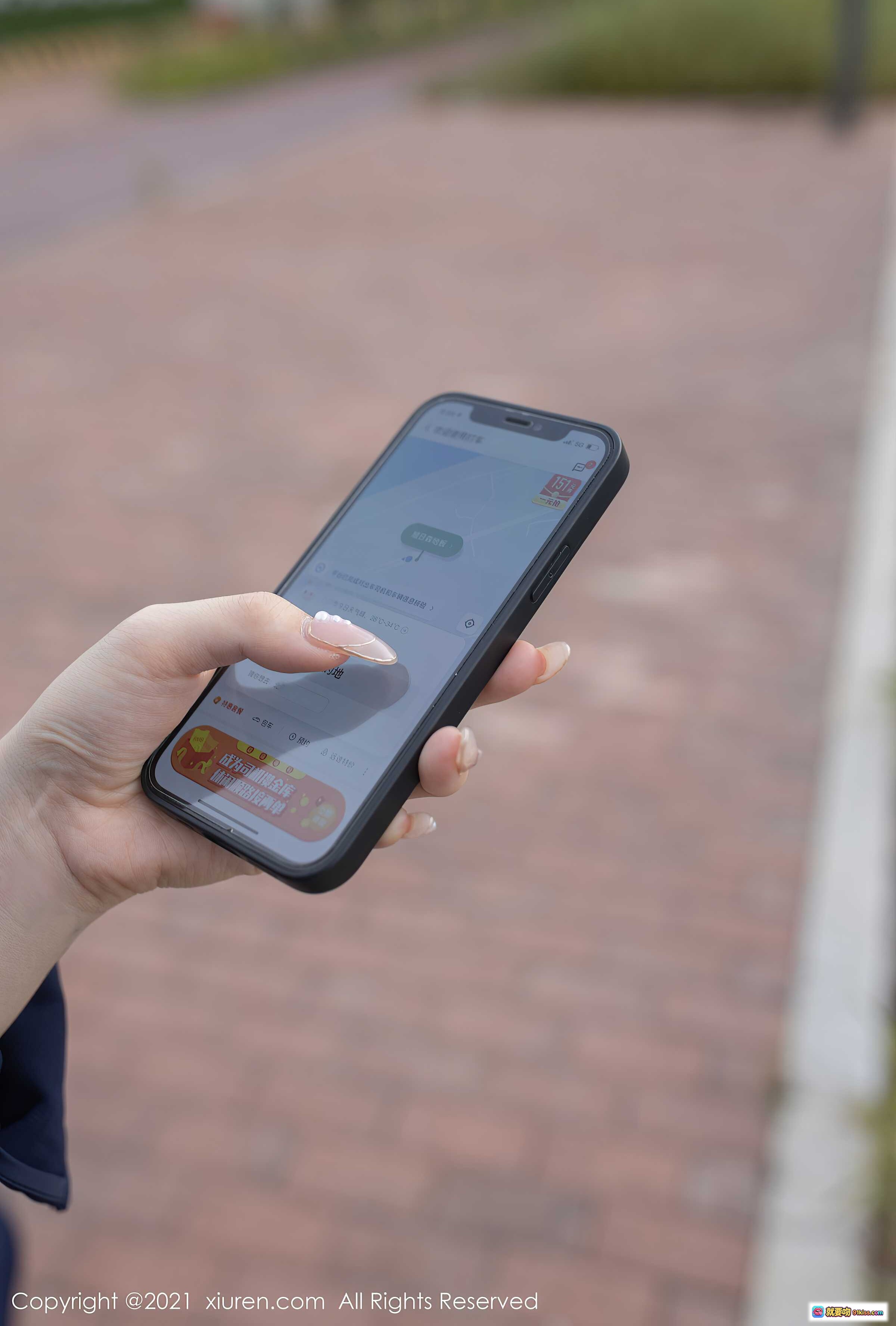 图片[4] - XiuRen秀人网2021.07.30 No.3739 鱼子酱Fish 蓝色衬衫裙 黑丝美腿 豹纹高跟 户外街拍 时尚写真 - 就要吻