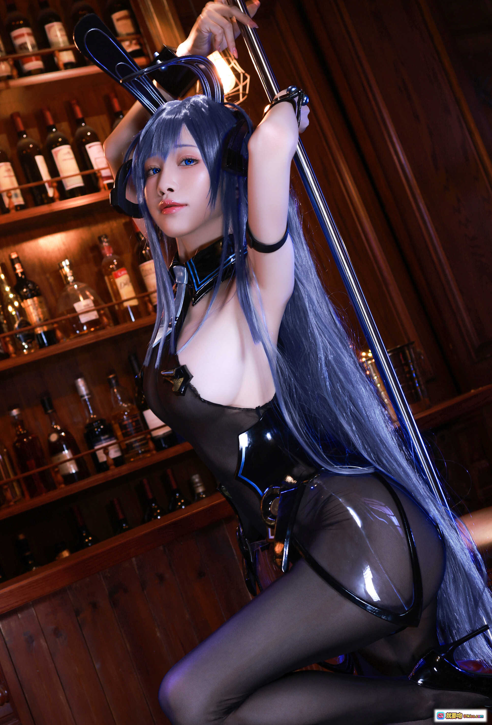 图片[2] - 水淼Aqua NO.089 碧蓝航线新泽西Cosplay写真 | 黑色紧身衣+丝袜高跟+酒杯酒吧场景 | 107P高清图集 - 就要吻