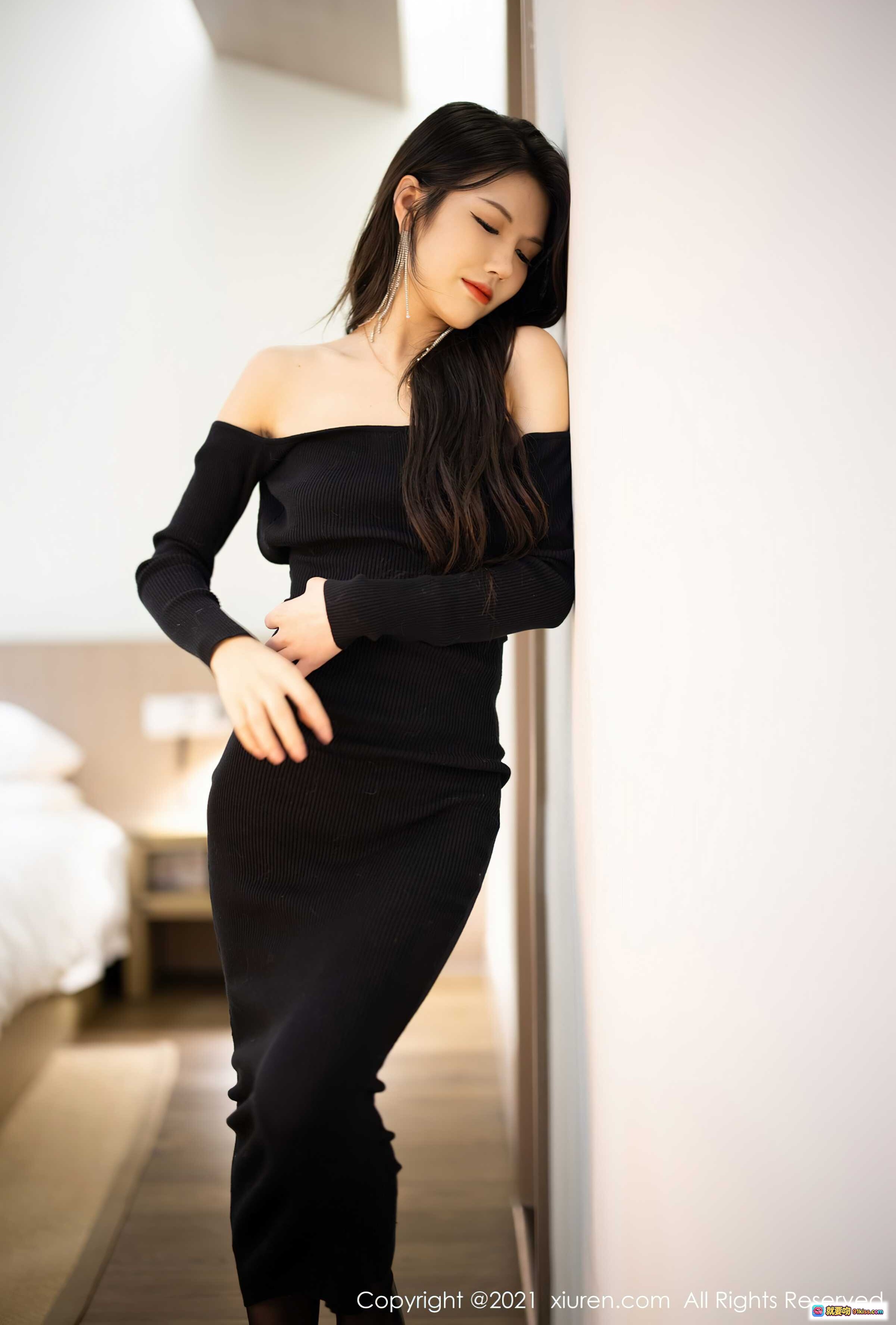 图片[1] - 媛媛酱belle黑色露肩针织连衣裙写真 – XiuRen秀人网2021.08.19 No.3822优雅性感室内人像摄影 - 就要吻