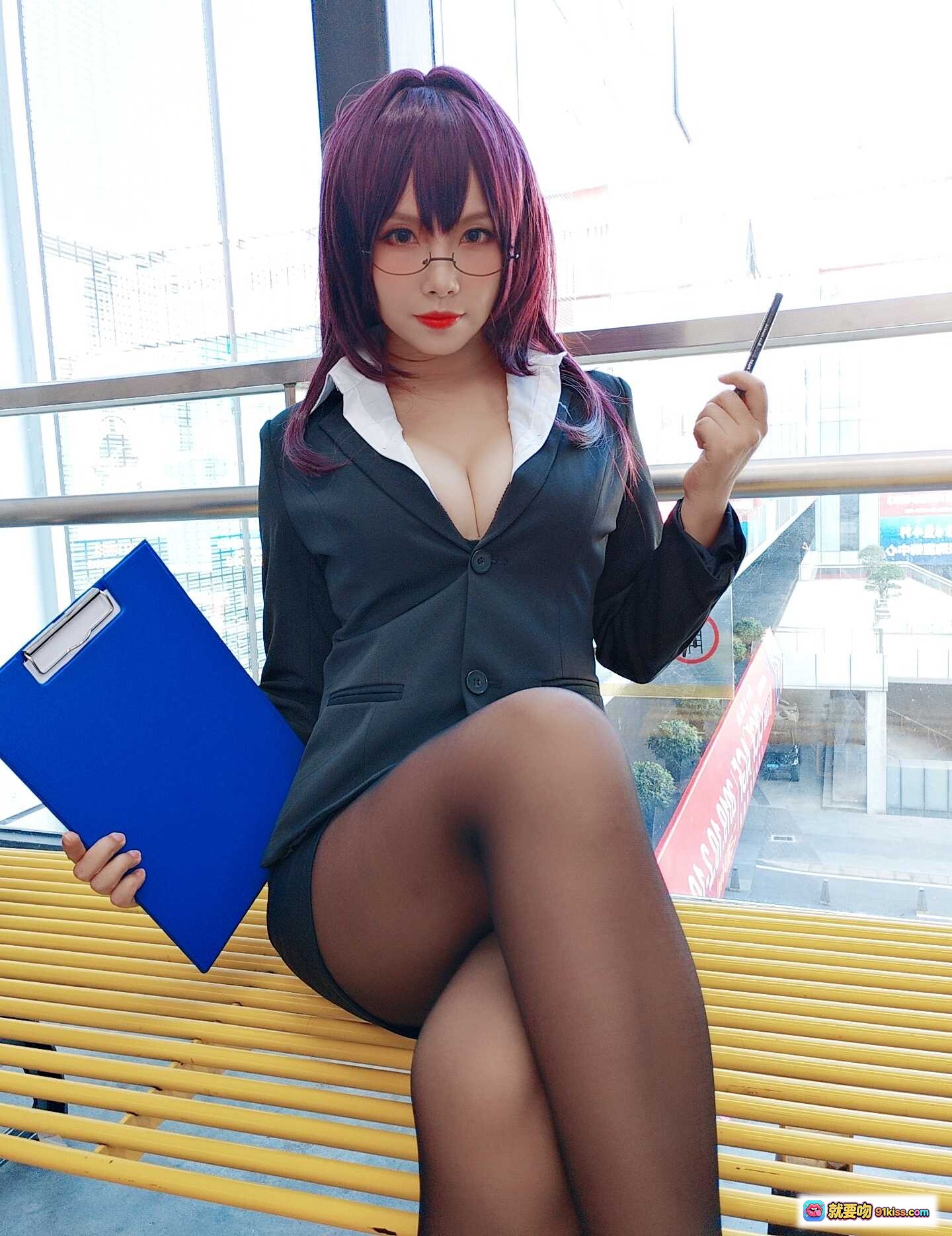 图片[8] - Neko薇薇NO.001斯卡哈cos自拍写真｜紫发眼镜OL制服黑丝美腿坐姿性感高清图集 - 就要吻