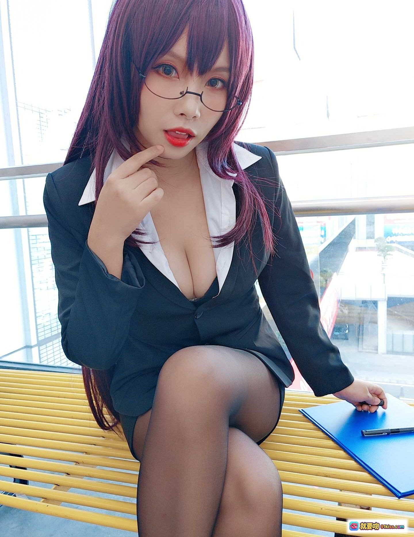 图片[2] - Neko薇薇NO.001斯卡哈cos自拍写真｜紫发眼镜OL制服黑丝美腿坐姿性感高清图集 - 就要吻