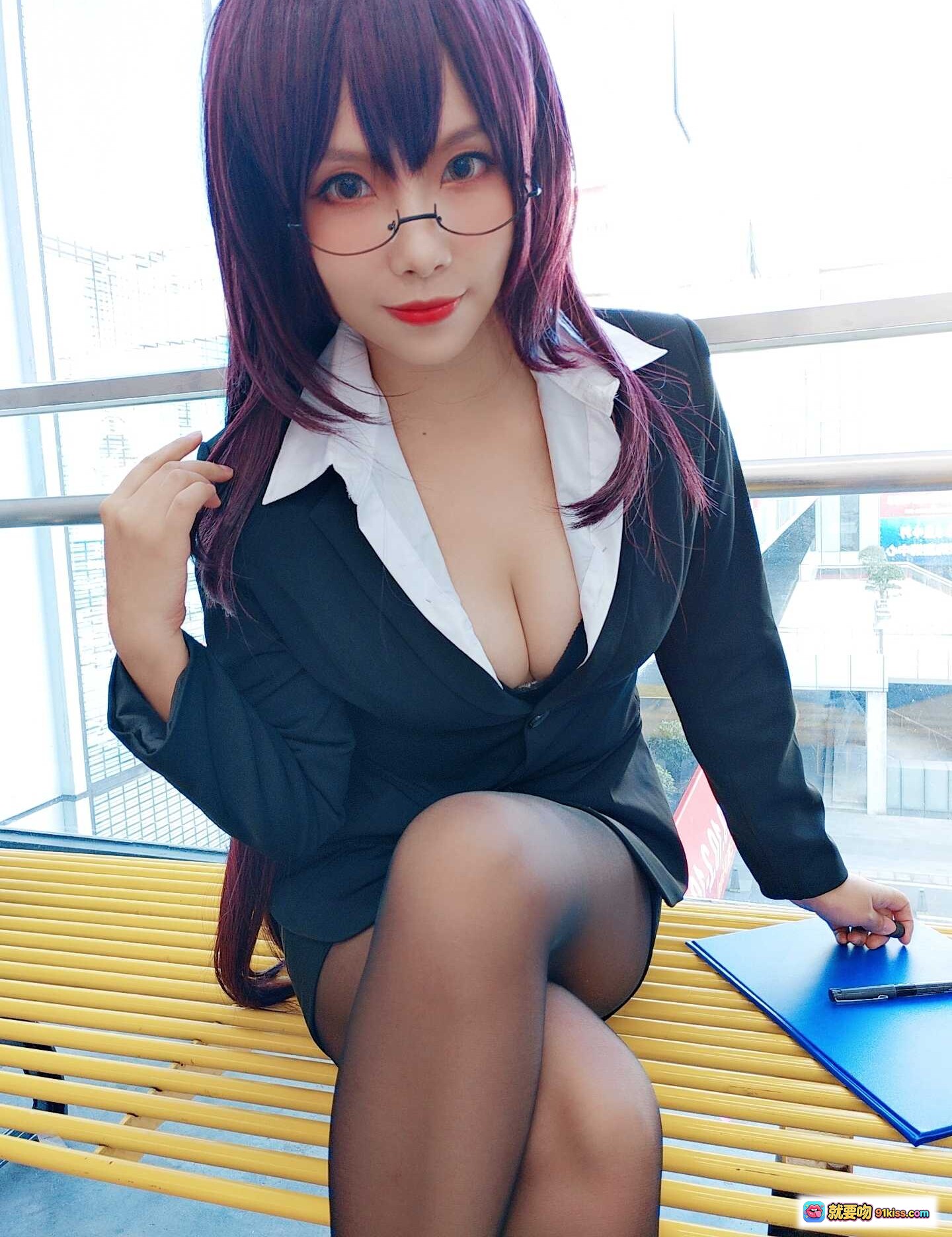 图片[9] - Neko薇薇NO.001斯卡哈cos自拍写真｜紫发眼镜OL制服黑丝美腿坐姿性感高清图集 - 就要吻