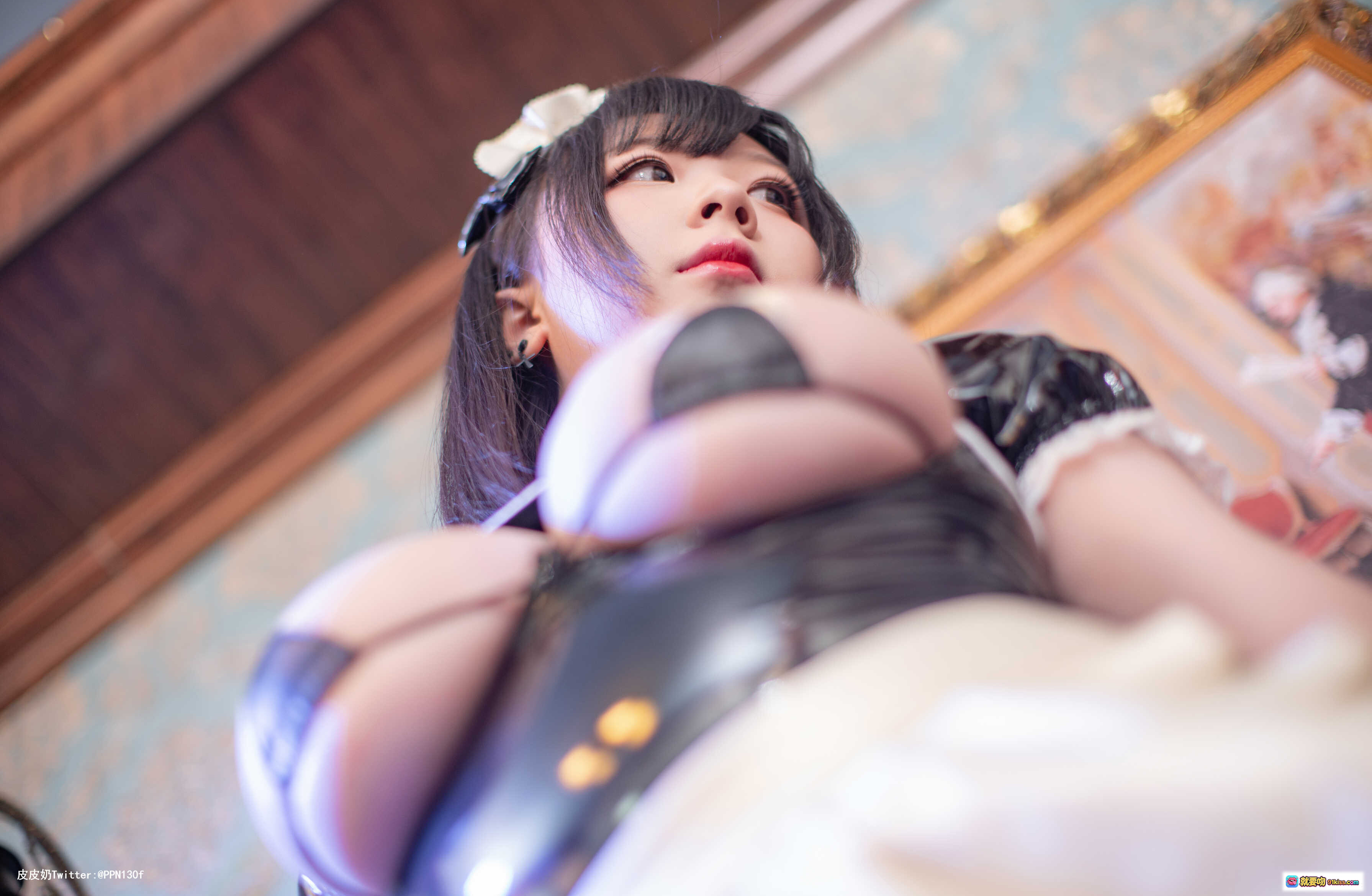 图片[2] - 皮皮奶NO.039南半球女仆写真 25P高清黑胶女仆装蕾丝边性感私房照 木质复古背景地毯场景 - 就要吻