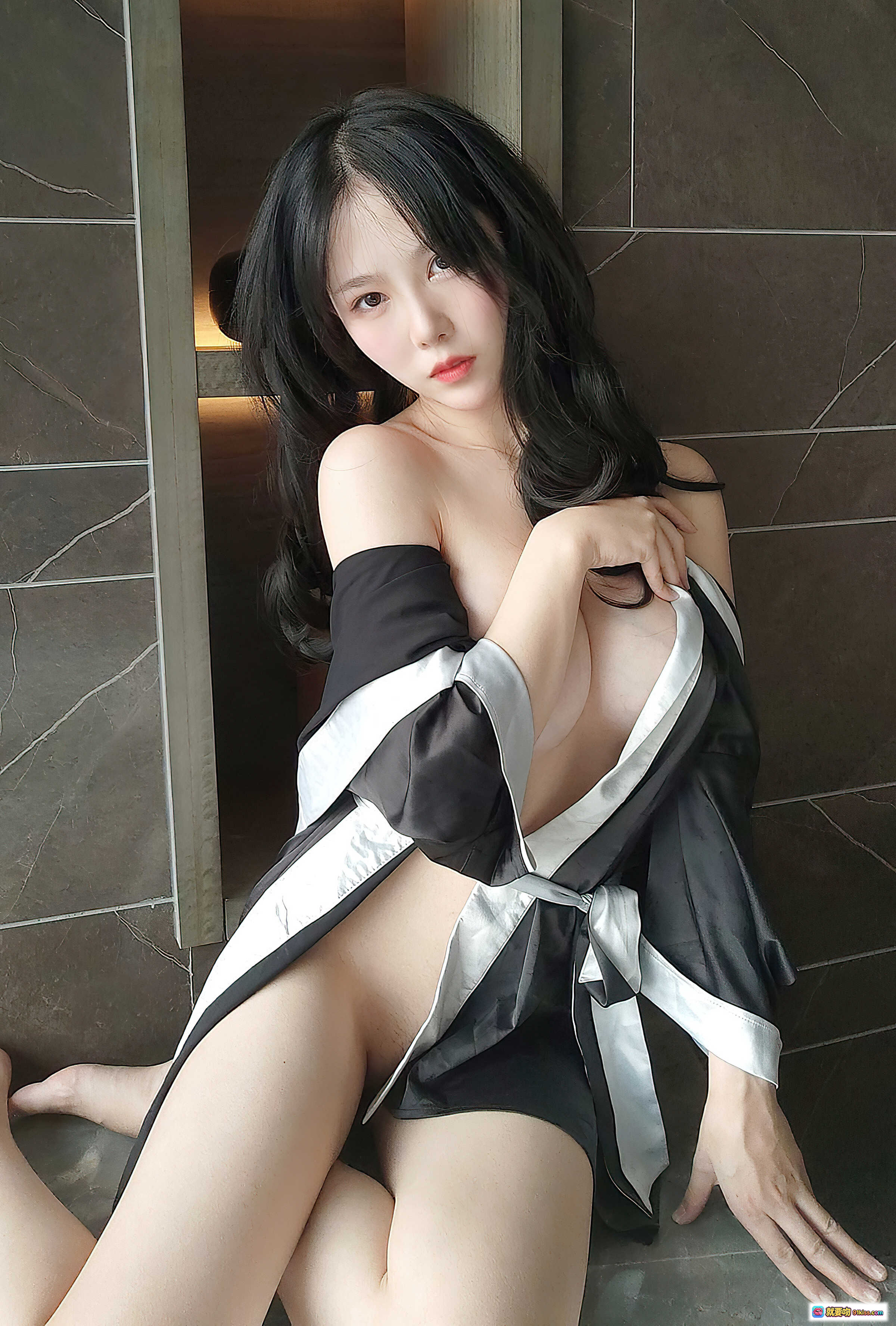 图片[6] - 抖娘利世NO.058今夜不归写真 丝质浴袍黑发性感私房浴室美图22P - 就要吻