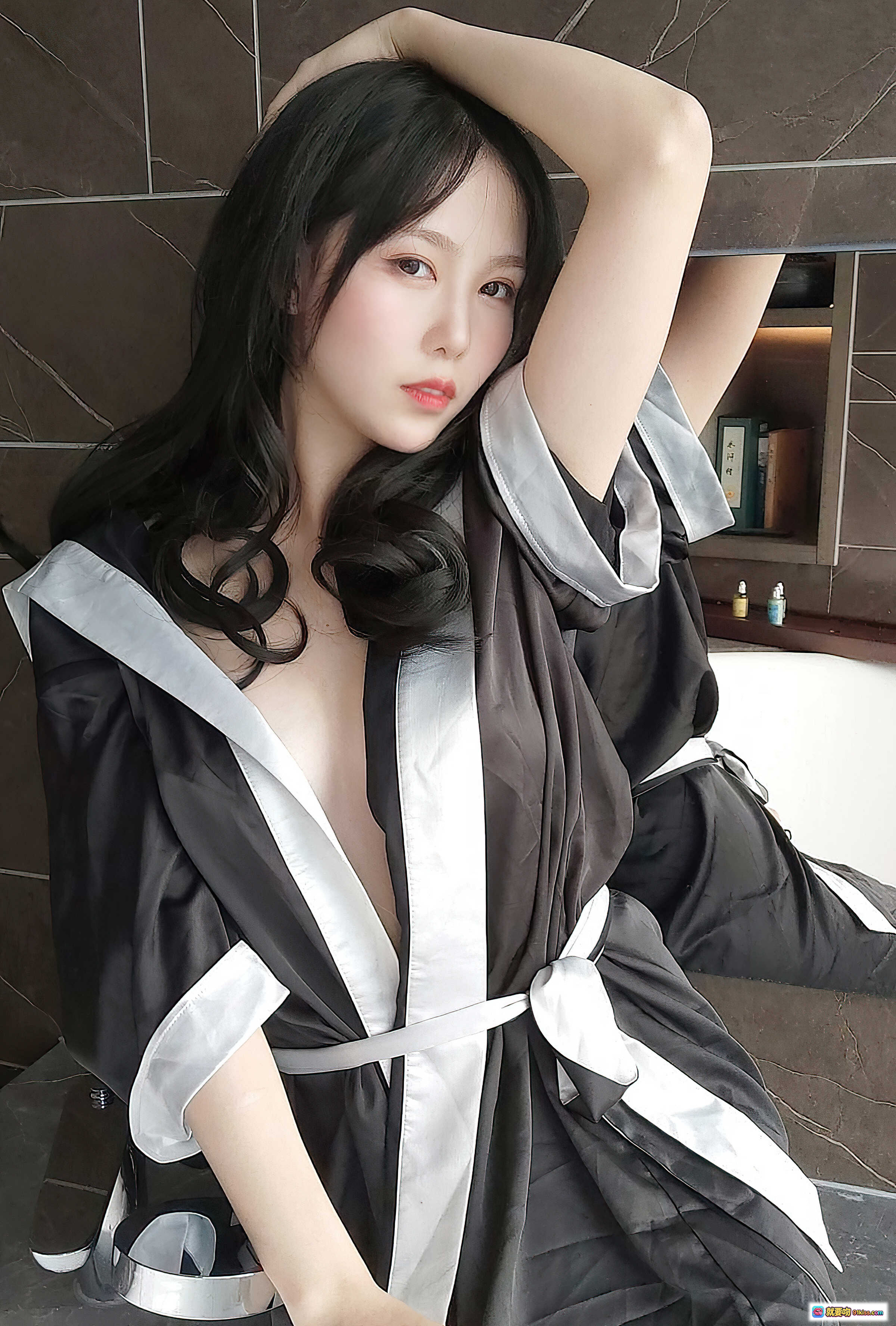 图片[4] - 抖娘利世NO.058今夜不归写真 丝质浴袍黑发性感私房浴室美图22P - 就要吻