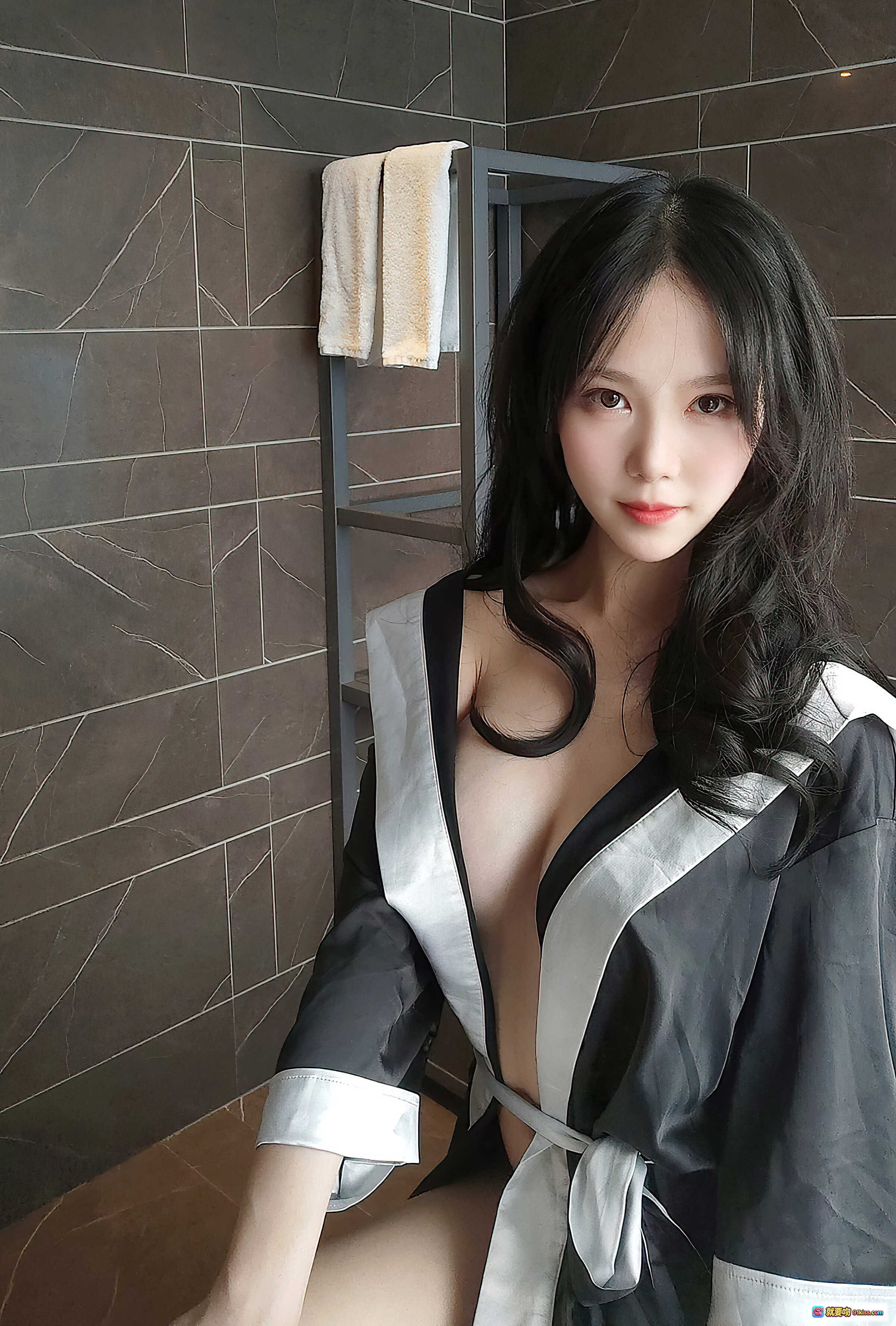 抖娘利世NO.058今夜不归写真 丝质浴袍黑发性感私房浴室美图22P - 就要吻