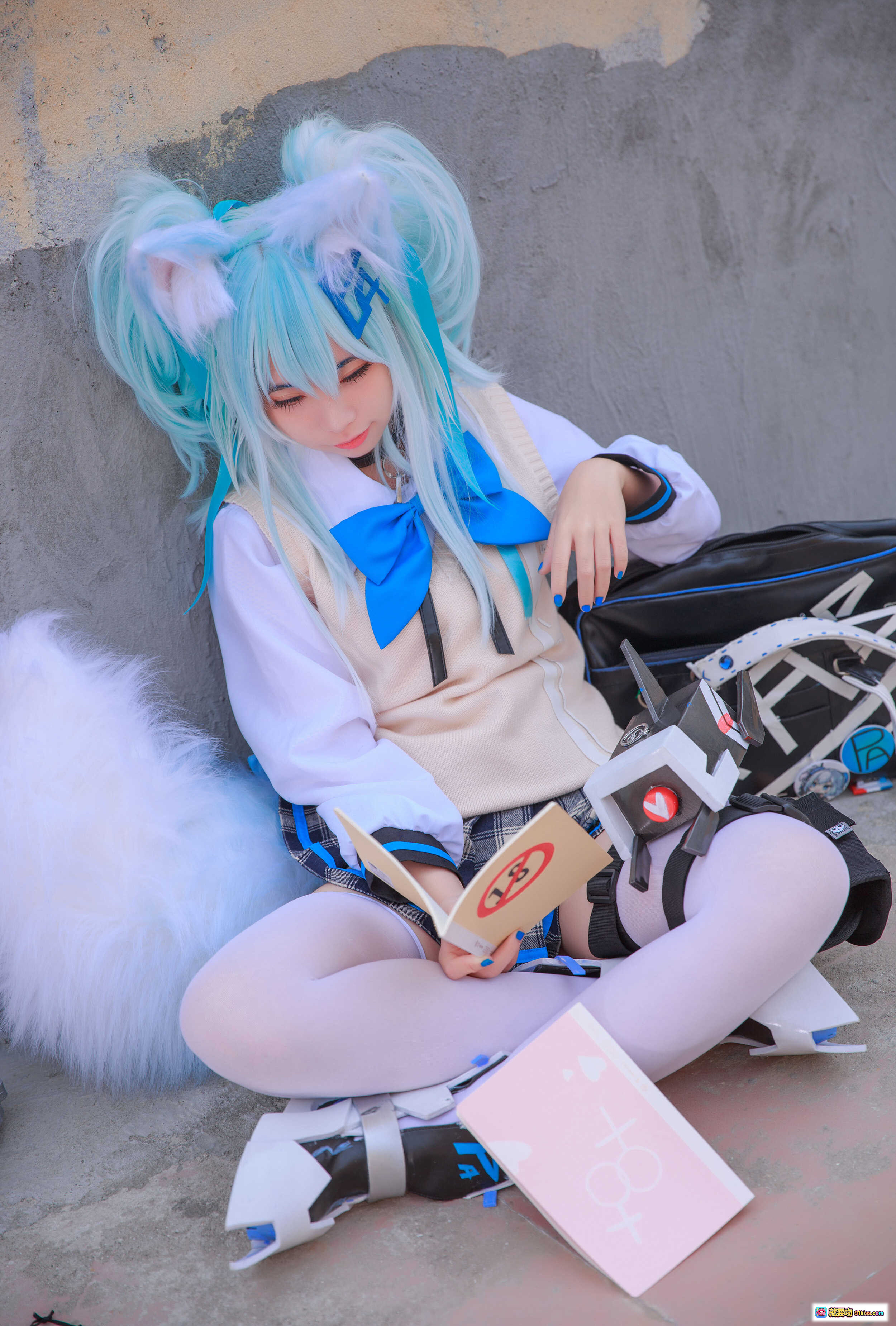 图片[5] - 少女前线PA15校服cosplay G44不会受伤 NO.044 蓝发猫耳少女读书写真 33P高清图包 - 就要吻