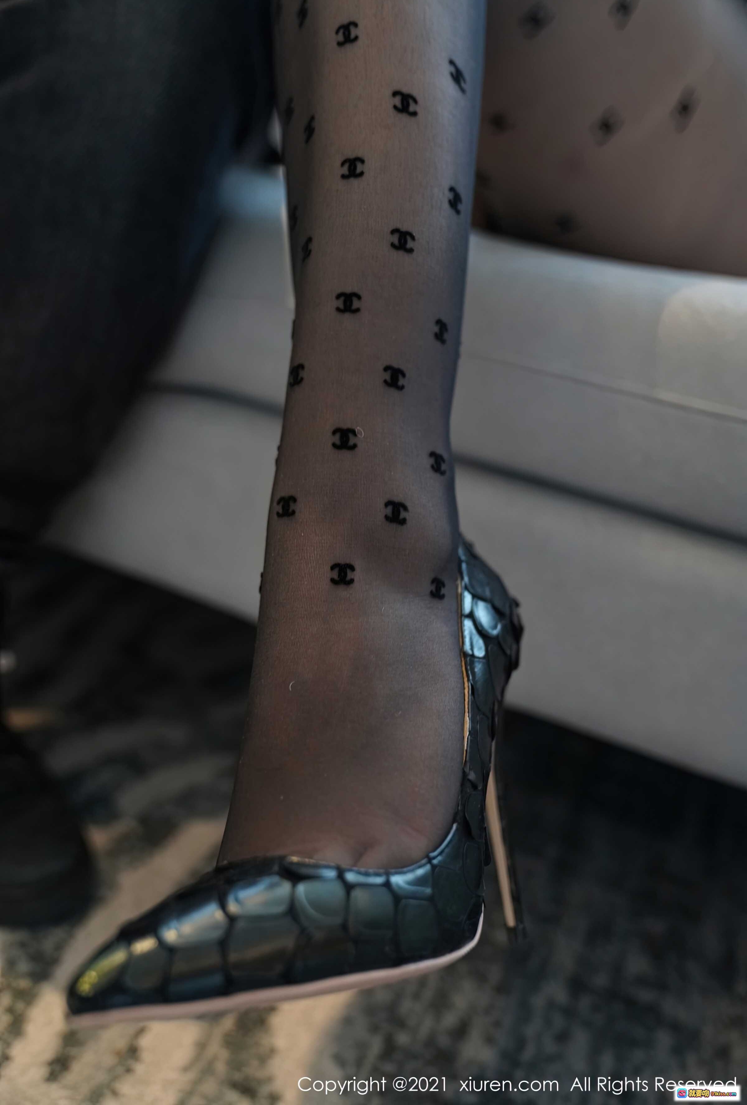 图片[2] - 凯竹廿十黑白斑马纹上衣+黑丝美腿写真 | XiuRen秀人网2021.05.18 No.3424高清图集 - 就要吻