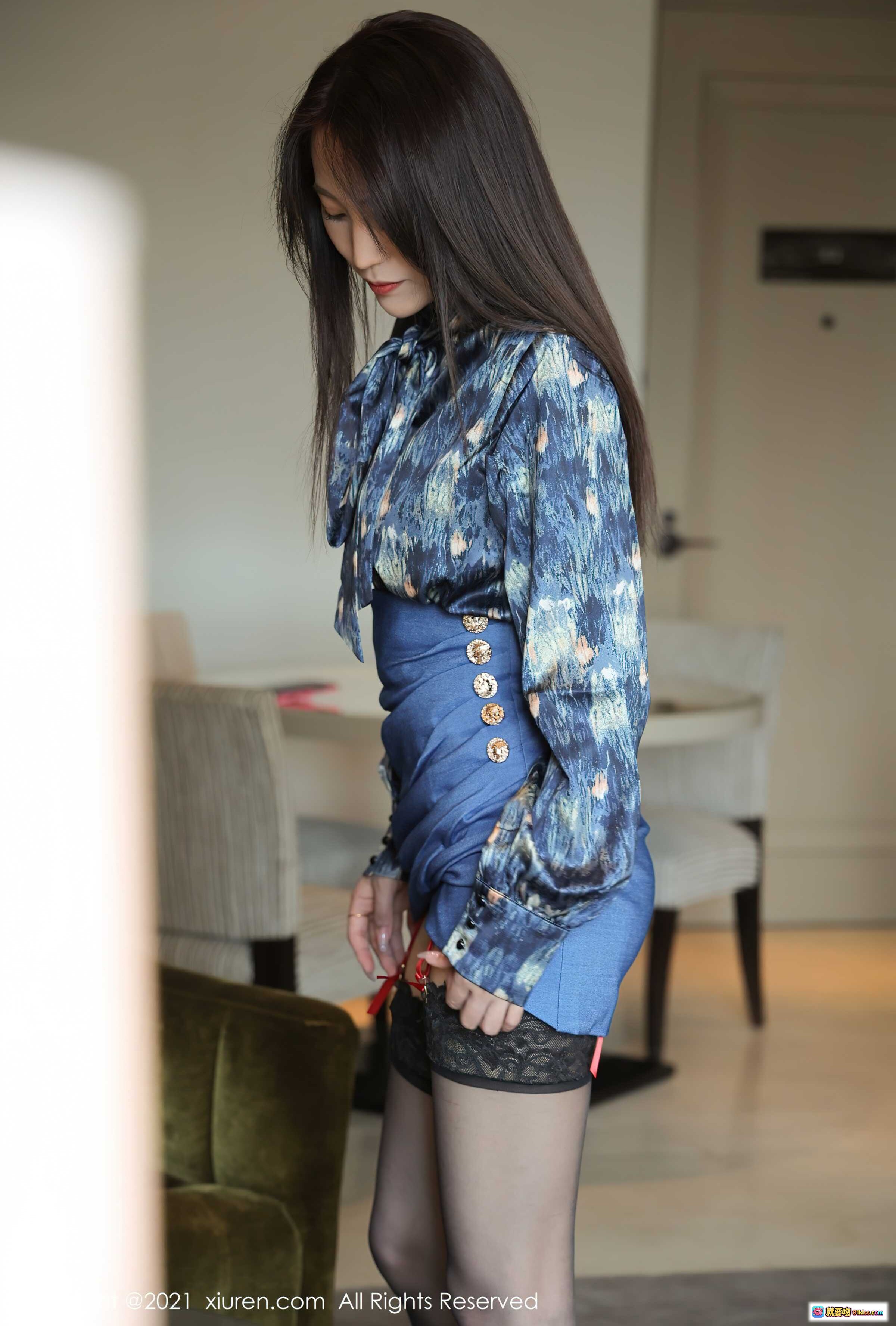 图片[5] - 周慕汐baby优雅蓝裙写真 | 丝袜美腿 | 高清室内人像 | XiuRen秀人网2021.08.20 No.3826 - 就要吻