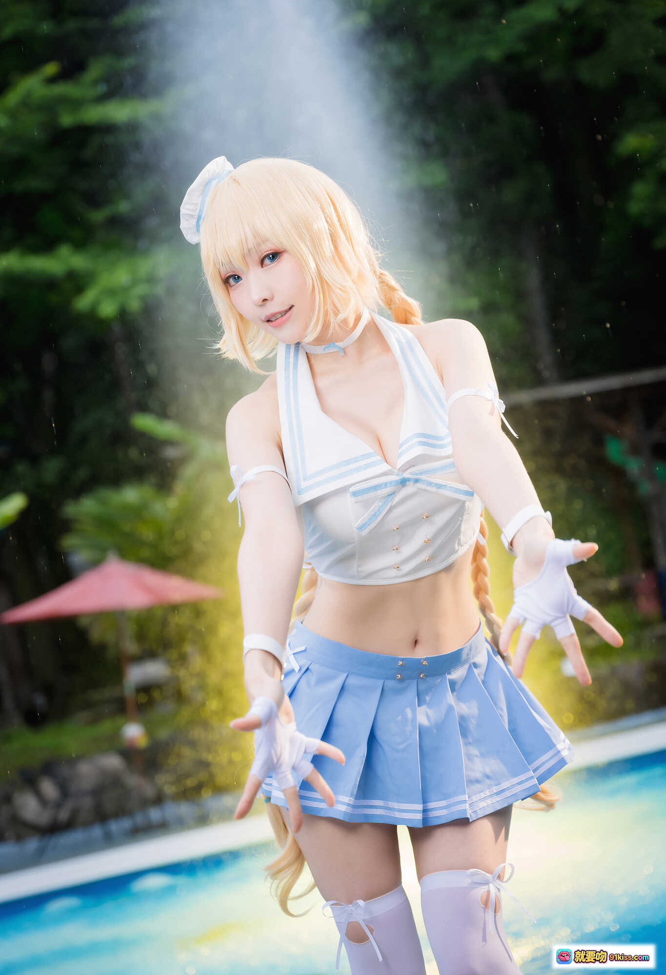 图片[10] - ElyEE子NO.069圣女贞德cosplay泳池写真 金发双马尾 白蓝系服装 水花飞溅自然光户外拍摄 22P高清图集 - 就要吻