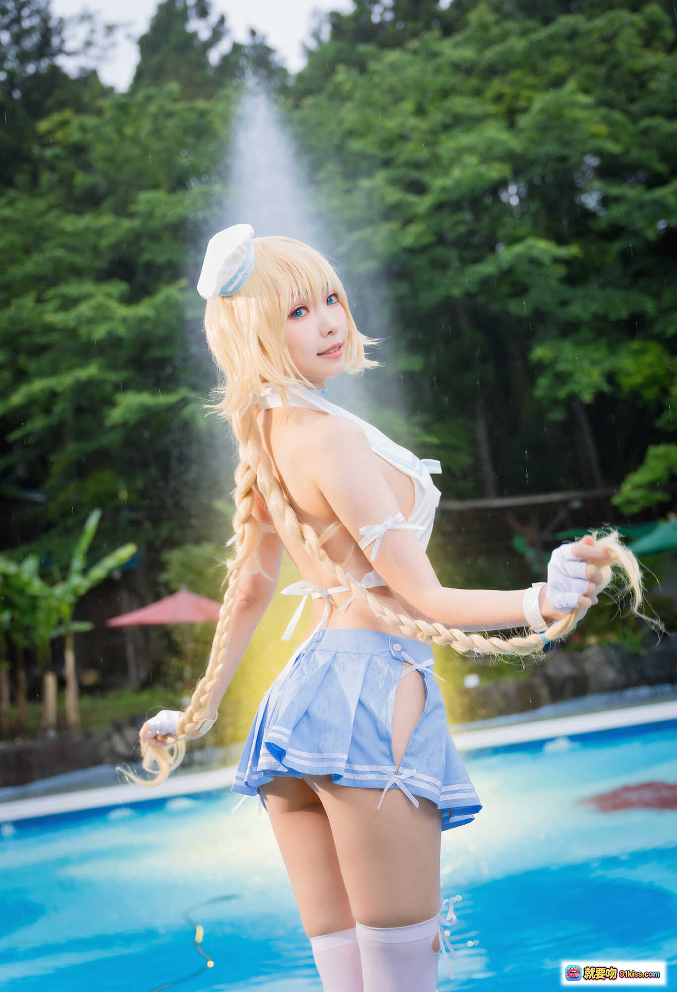 图片[4] - ElyEE子NO.069圣女贞德cosplay泳池写真 金发双马尾 白蓝系服装 水花飞溅自然光户外拍摄 22P高清图集 - 就要吻
