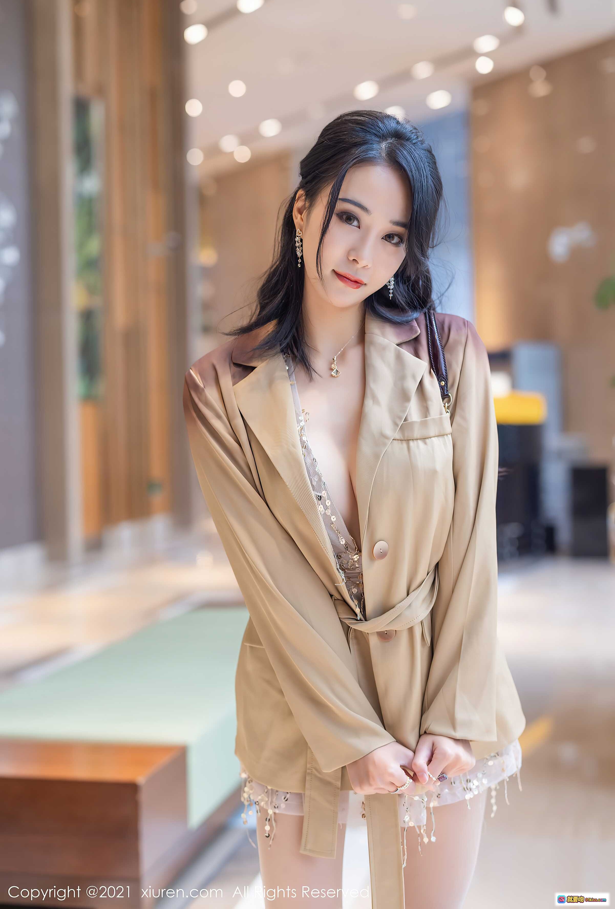 图片[9] - 蓝夏Akasha性感写真 | 透明亮片吊带裙 | 优雅坐姿美腿特写 | XIUREN秀人网2021.05.07 VOL.3378 - 就要吻