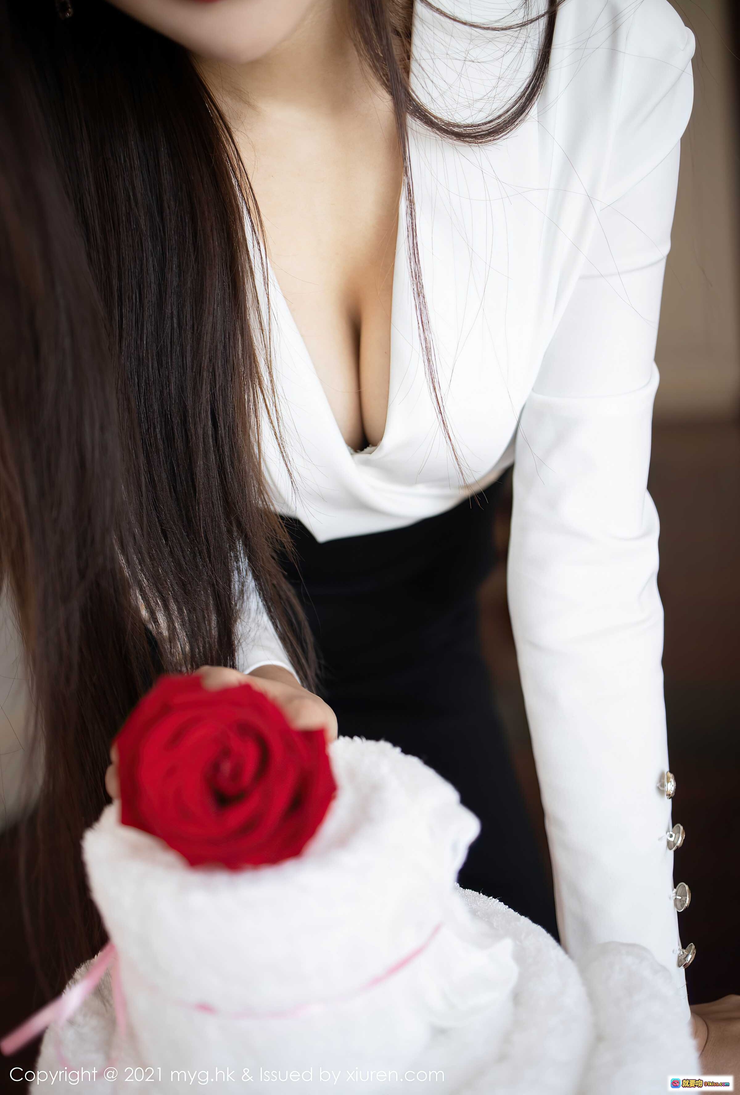 图片[4] - 王馨瑶yanni优雅职场风写真｜白衬衫黑短裙高跟美腿｜MyGirl美媛馆VOL.492高清图集 - 就要吻