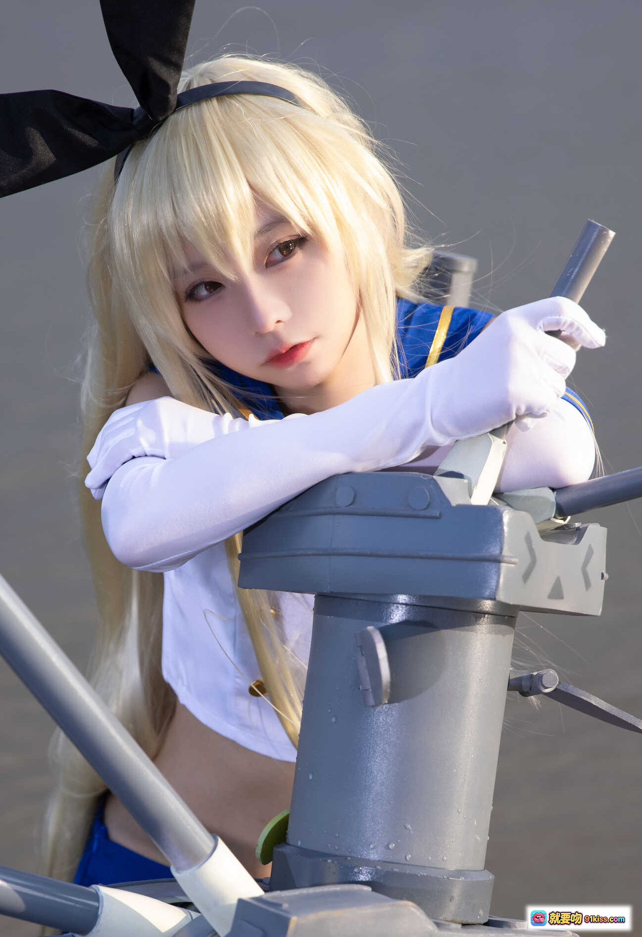 图片[7] - 岛风cosplay海边护栏写真 | 蓝白水手服+红白条纹袜+兔耳发饰 | G44不会受伤NO.048高清24P美图 - 就要吻