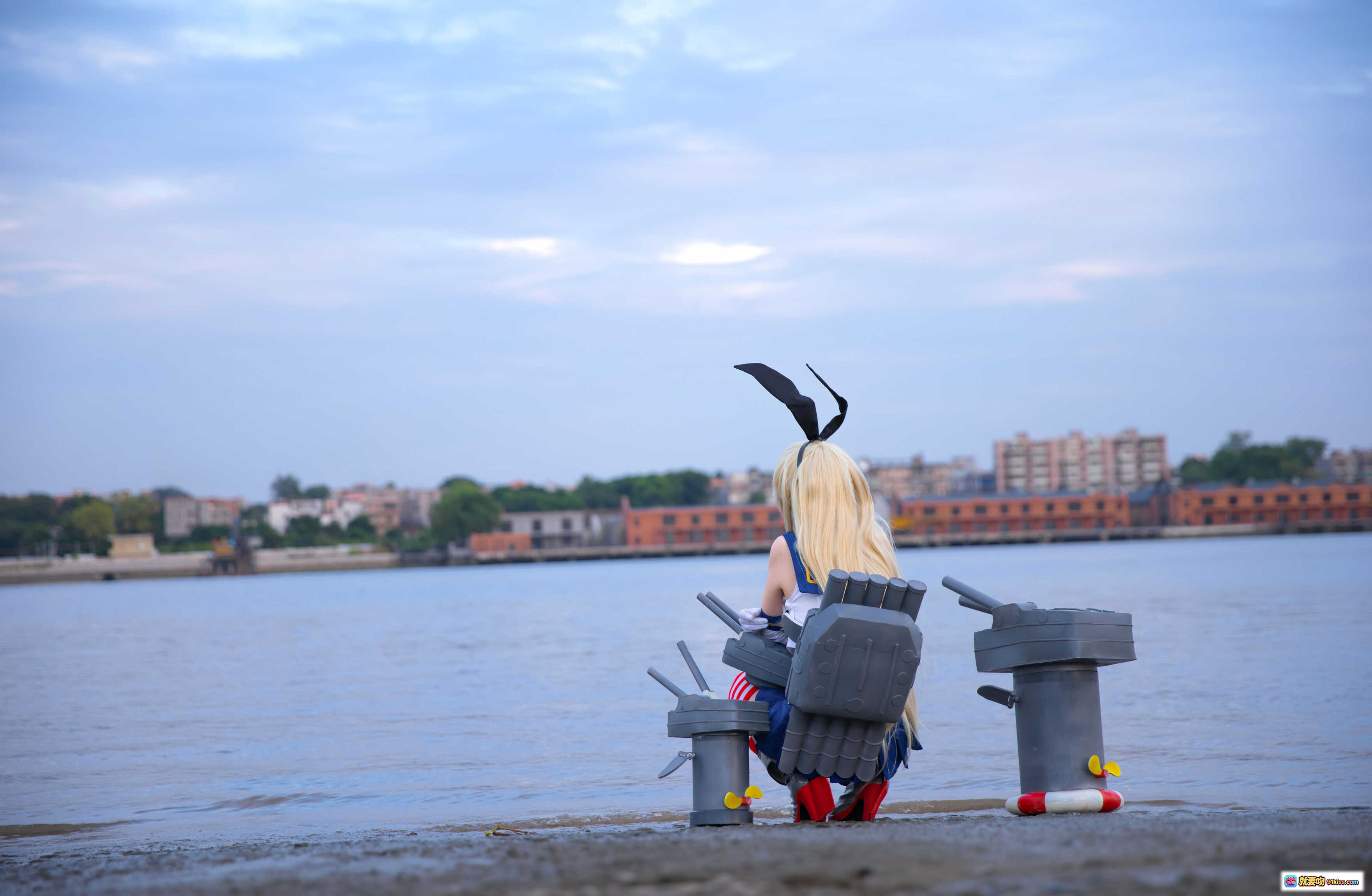 图片[9] - 岛风cosplay海边护栏写真 | 蓝白水手服+红白条纹袜+兔耳发饰 | G44不会受伤NO.048高清24P美图 - 就要吻