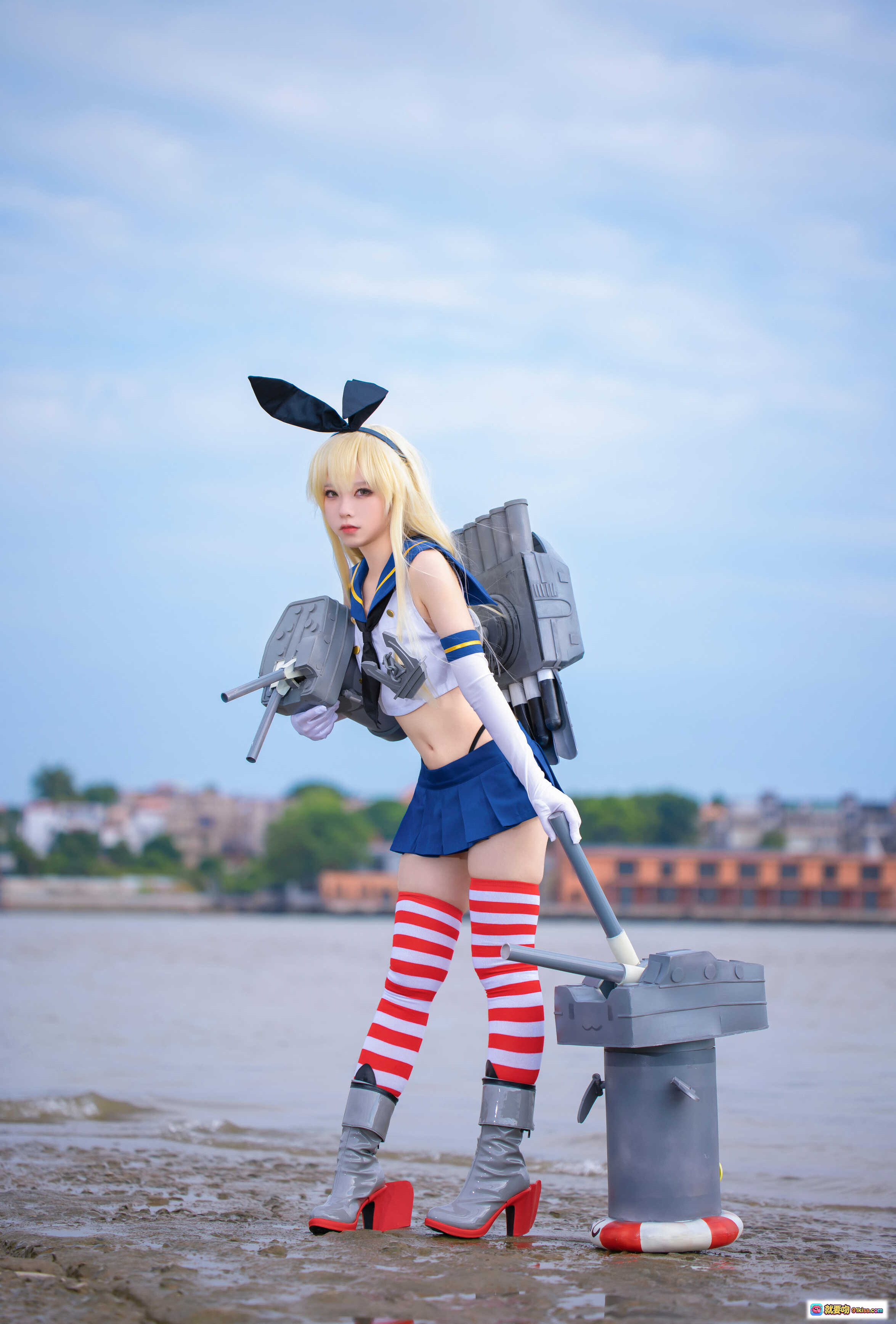 图片[4] - 岛风cosplay海边护栏写真 | 蓝白水手服+红白条纹袜+兔耳发饰 | G44不会受伤NO.048高清24P美图 - 就要吻