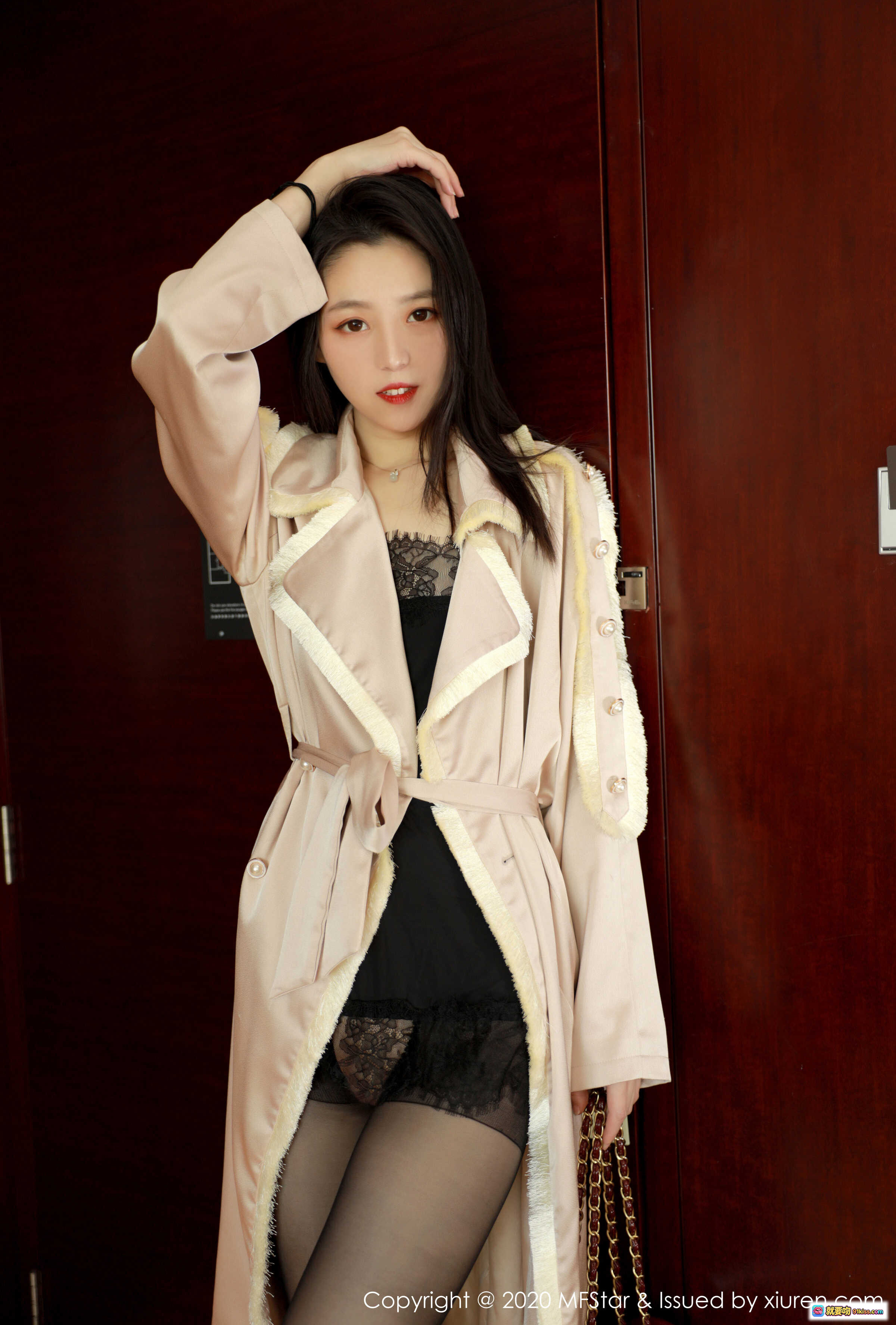 图片[7] - 言沫MFStar模范学院2020.05.08 VOL.325 粉色风衣搭配链条包 优雅气质写真61张高清图集 - 就要吻