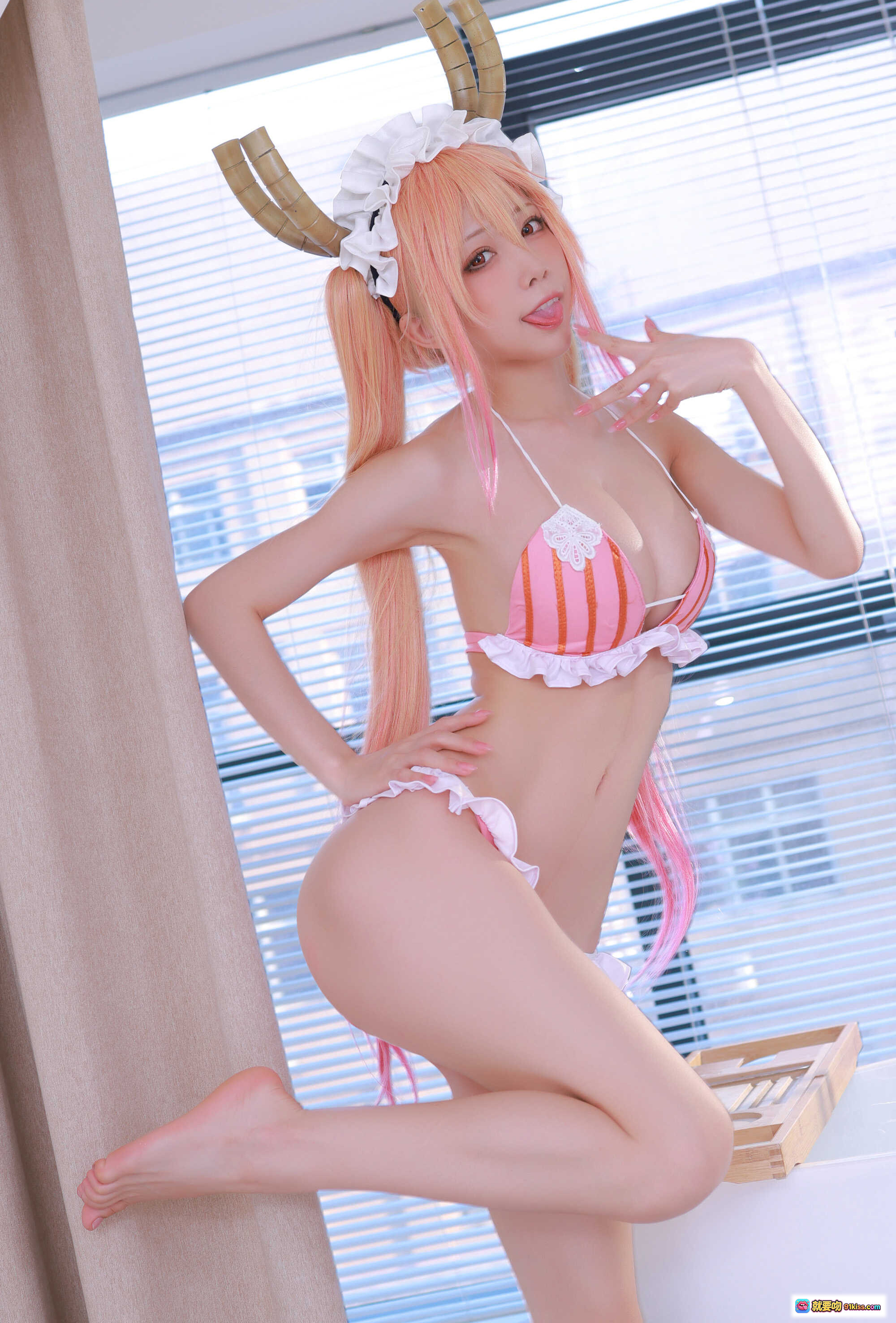 图片[6] - 水淼aqua NO.090 小林家的龙女仆 Cosplay 精美写真 101P 114MB 日式榻榻米场景 粉发龙角女仆装 白丝美腿 优雅躺姿 - 就要吻