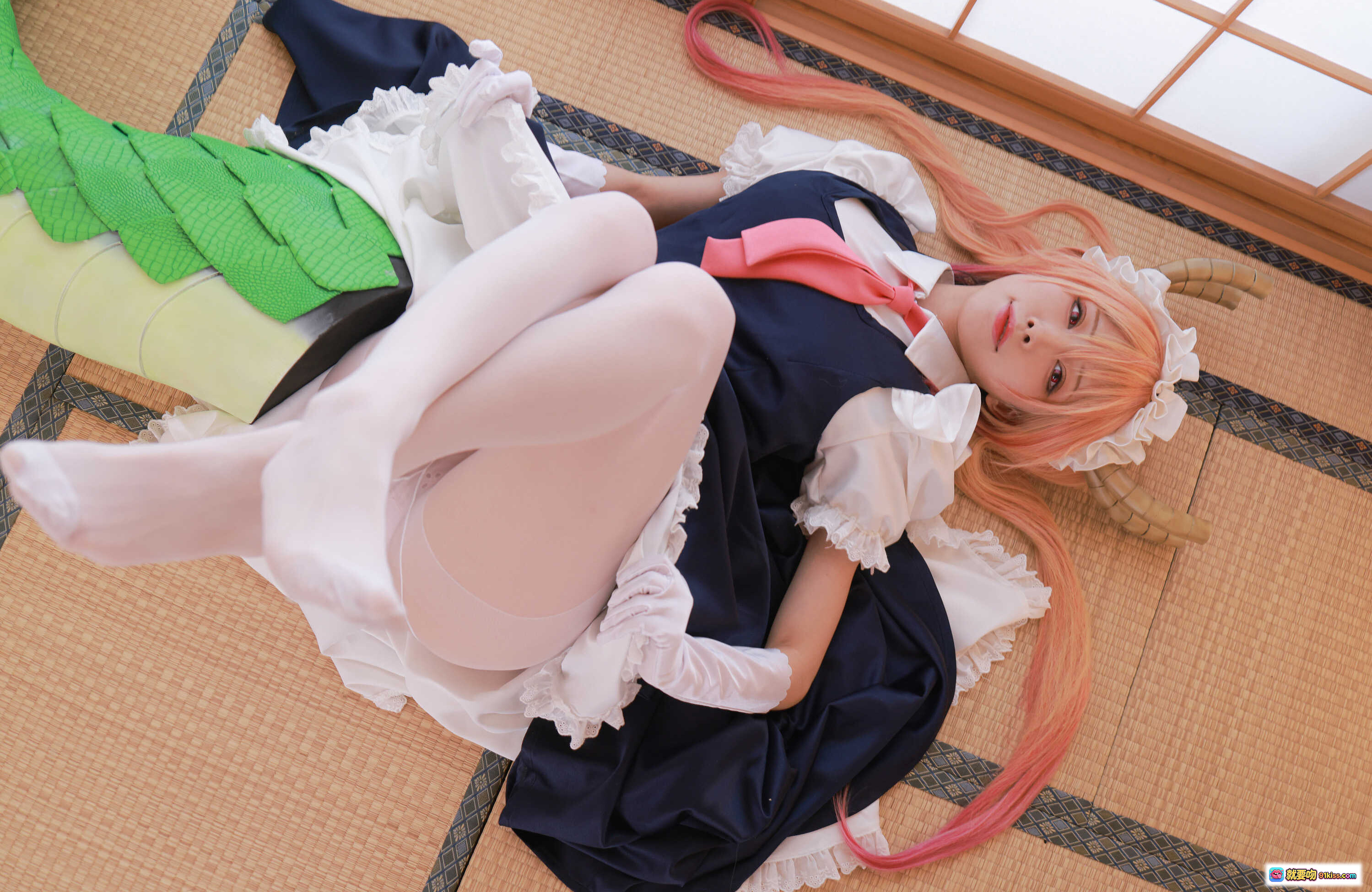 水淼aqua NO.090 小林家的龙女仆 Cosplay 精美写真 101P 114MB 日式榻榻米场景 粉发龙角女仆装 白丝美腿 优雅躺姿 - 就要吻