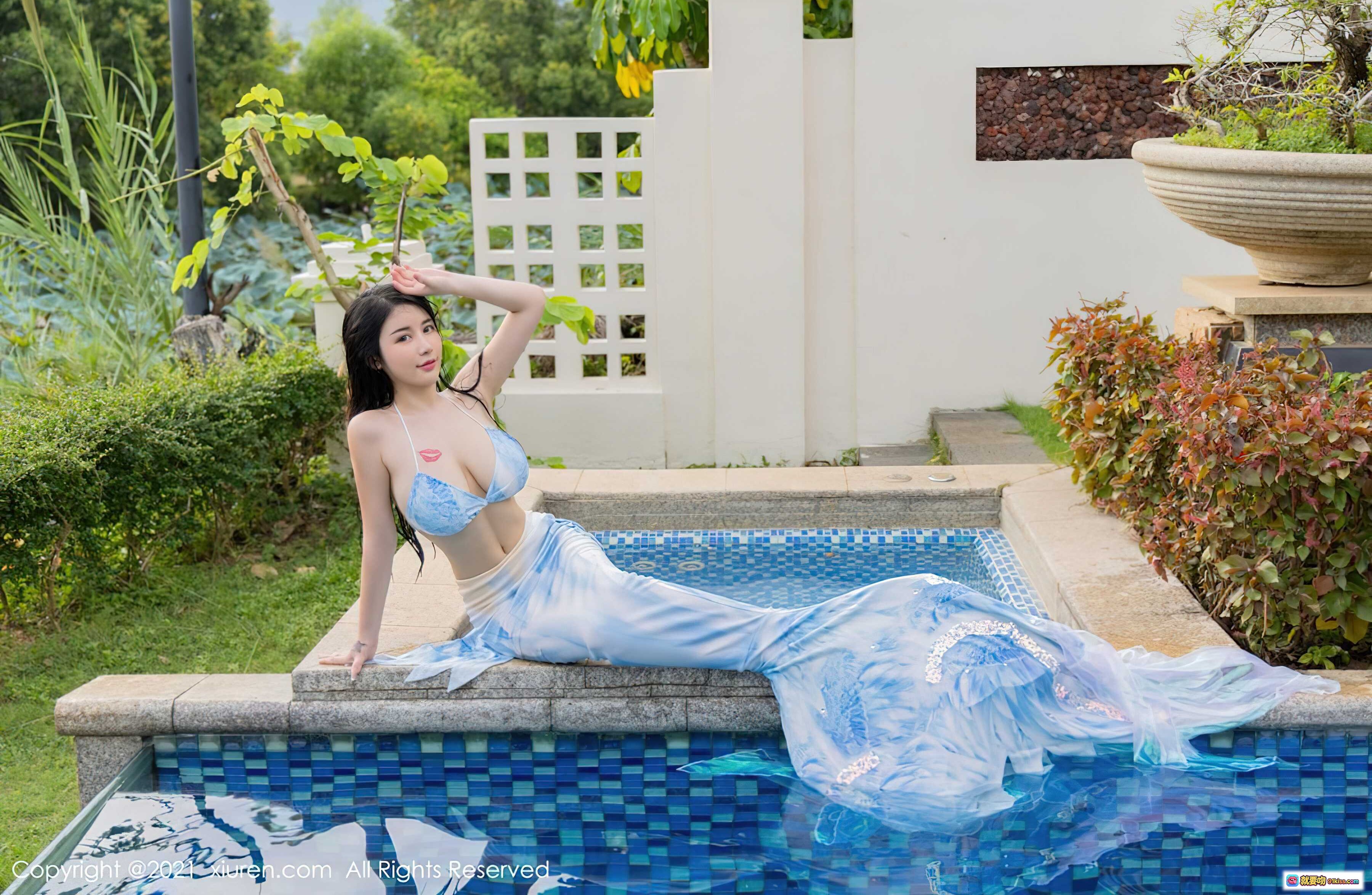 图片[5] - 美七Mia泳池写真｜蓝色比基尼+飘逸纱裙｜花园绿植环绕｜清新自然风｜XiuRen秀人网2021.08.25 No.3849 - 就要吻