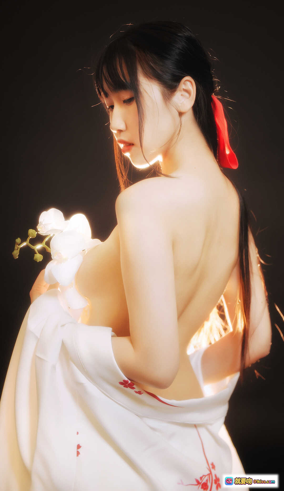 图片[3] - 不呆猫NO.022和服写真｜白底红樱刺绣和风少女手持白花逆光人像摄影39P高清图集 - 就要吻