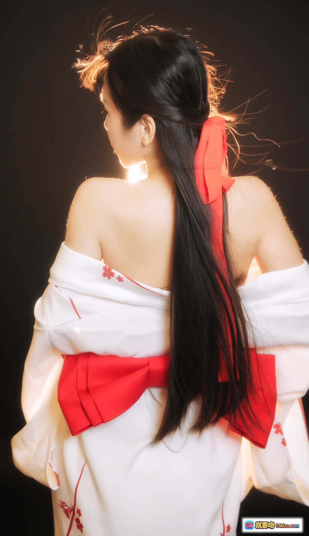 图片[7] - 不呆猫NO.022和服写真｜白底红樱刺绣和风少女手持白花逆光人像摄影39P高清图集 - 就要吻