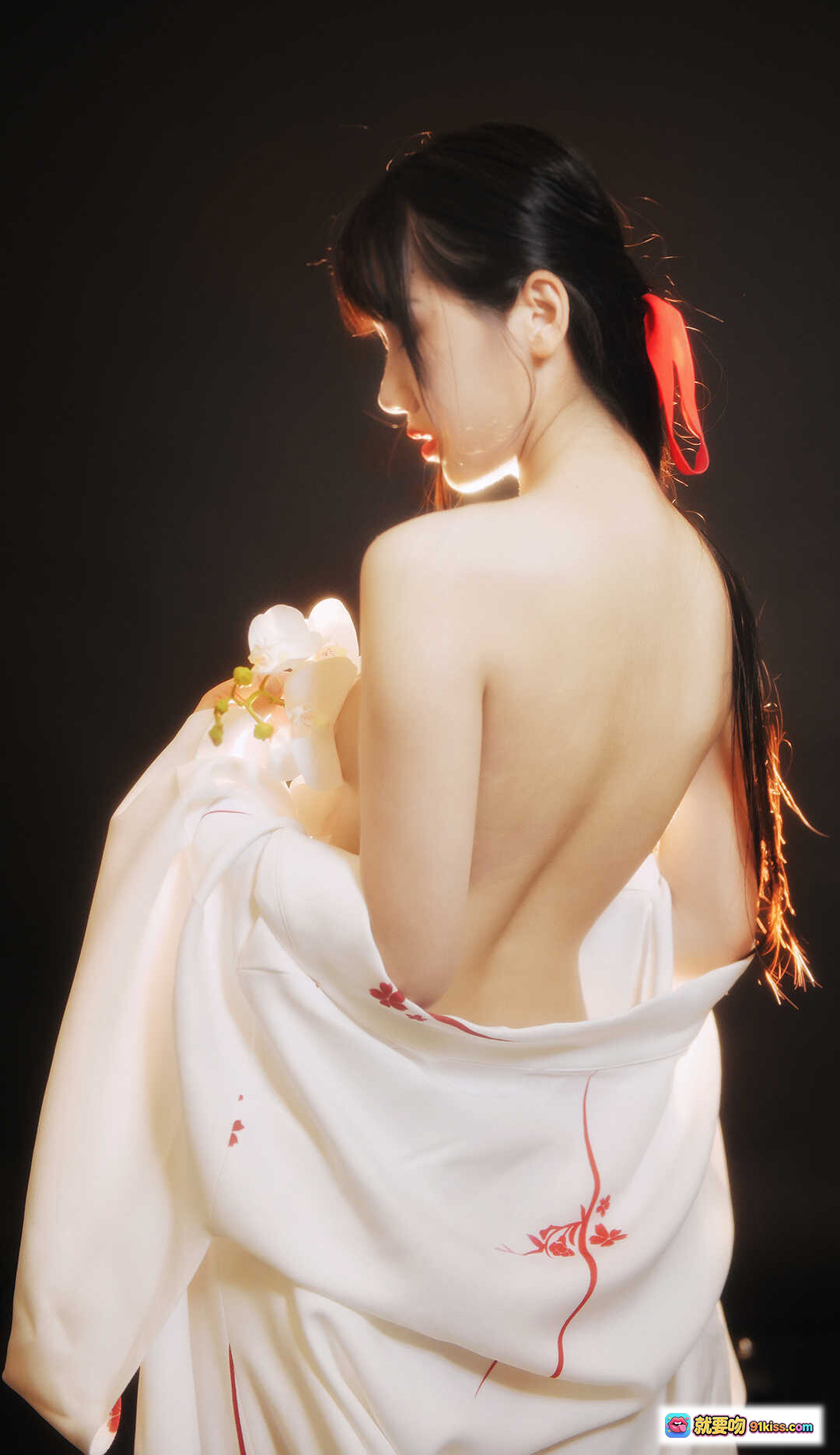 图片[5] - 不呆猫NO.022和服写真｜白底红樱刺绣和风少女手持白花逆光人像摄影39P高清图集 - 就要吻