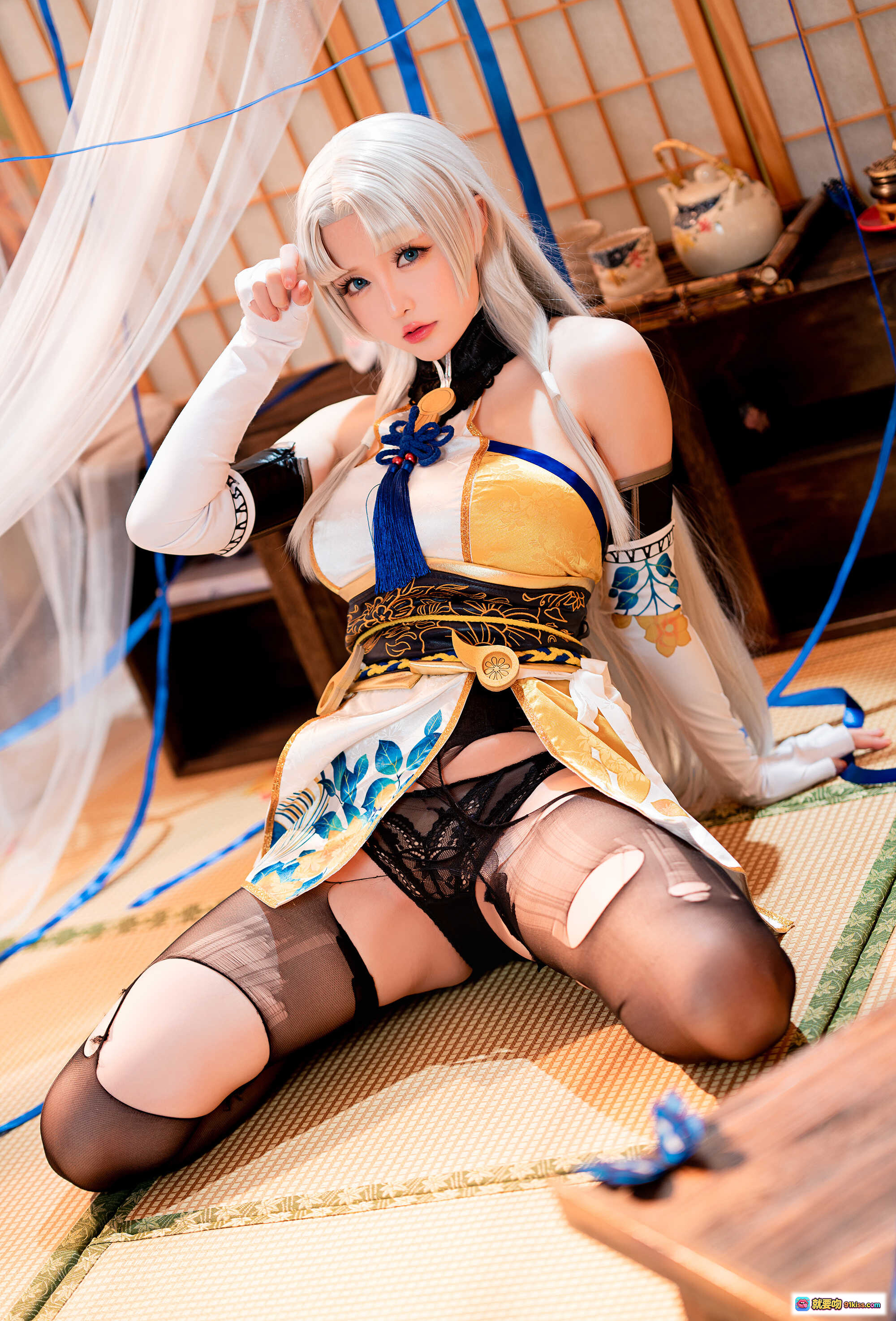 图片[3] - 星之迟迟NO.094胡桃Cosplay写真｜白发蓝丝带和风造型｜黑丝美腿日式榻榻米场景｜54P高清图集 - 就要吻