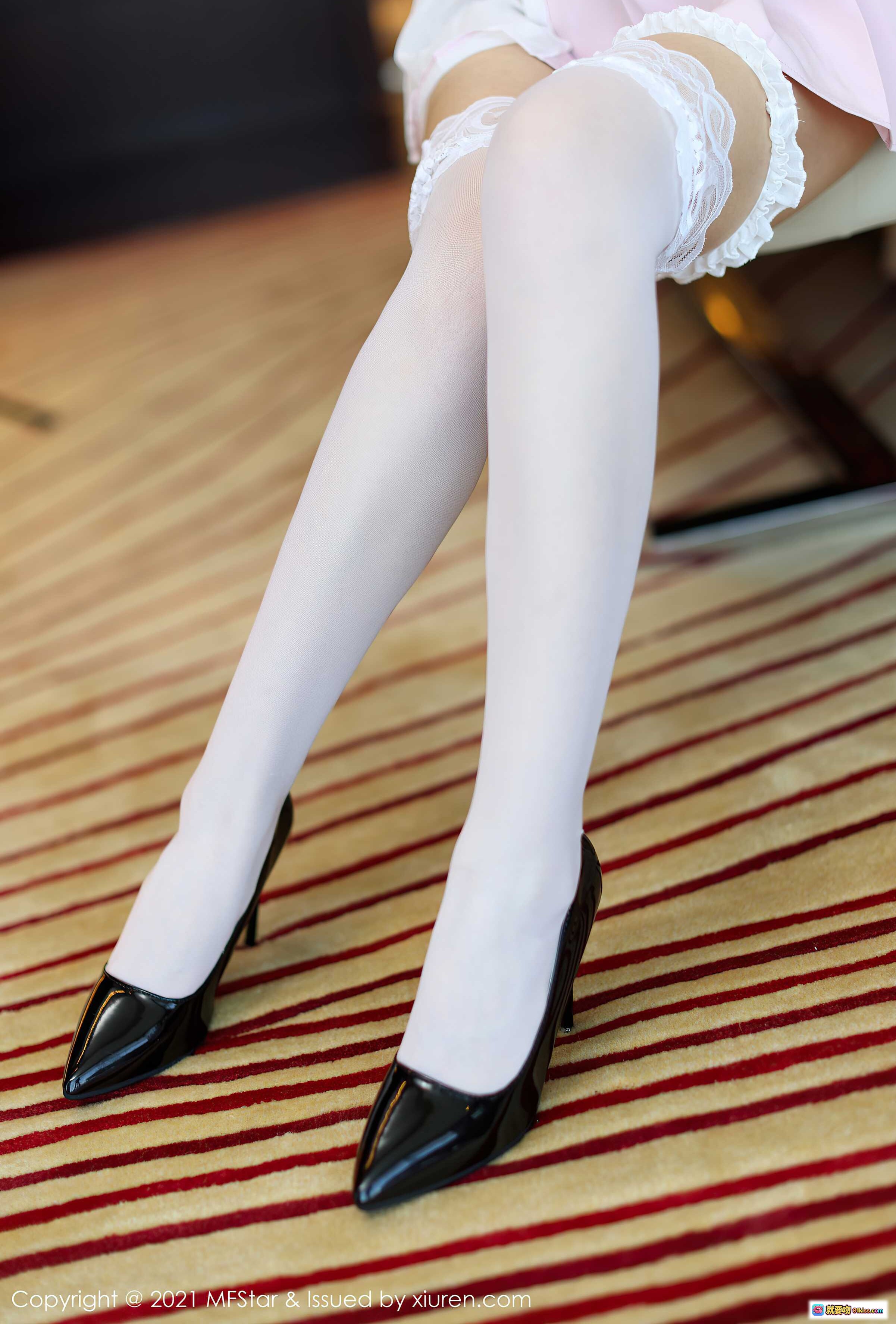 图片[2] - 粉色护士装美女写真｜甜美制服诱惑｜蕾丝长袜美腿｜MFStar模范学院Vol.524人间荒糖 - 就要吻