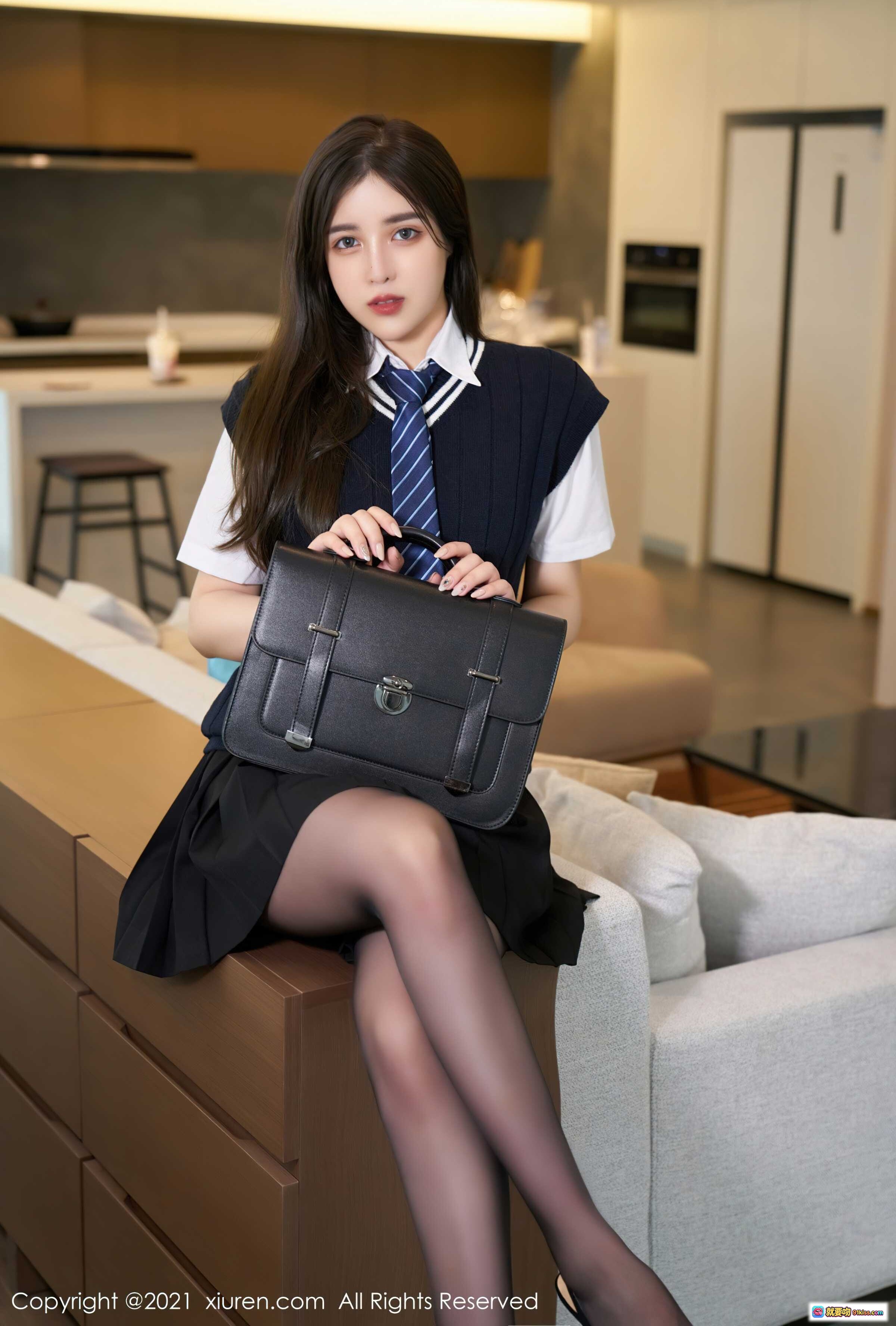 图片[9] - 韩静安校服写真 | 黑丝美腿 | 现代家居场景 | 秀人网No.3791 | 2021年8月12日高清图集 - 就要吻