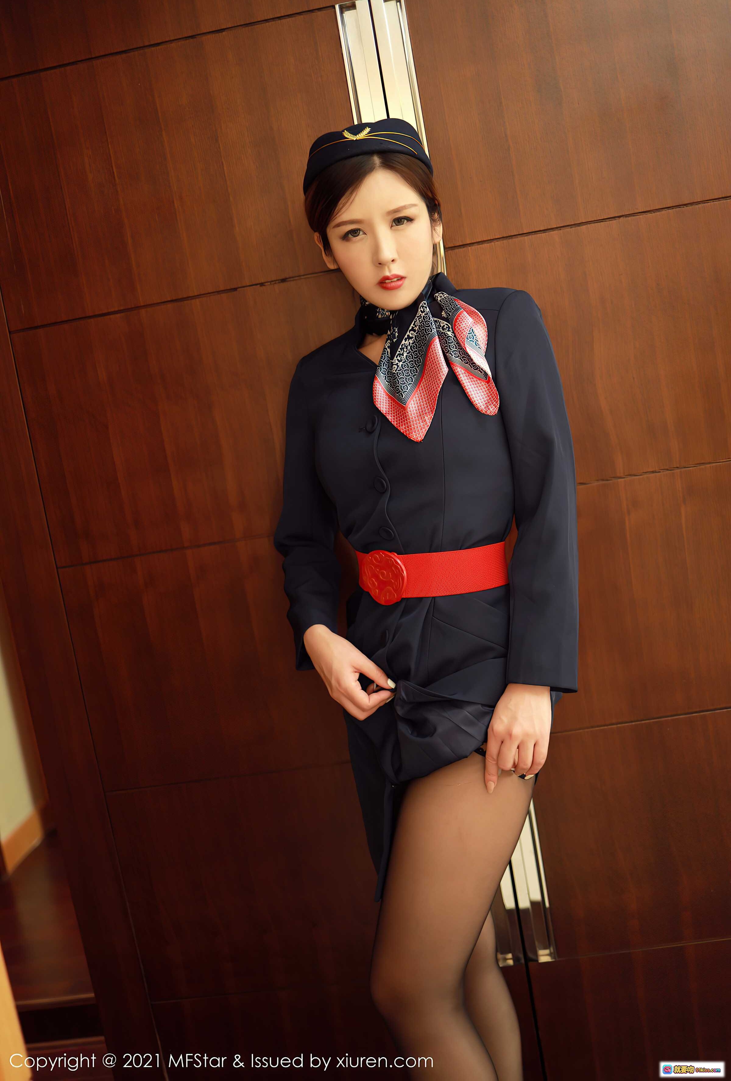 图片[6] - MFStar模范学院VOL.437 Isabelle贵贵空姐制服写真 优雅性感黑丝美腿室内私房摄影 2021年1月精选图集 - 就要吻