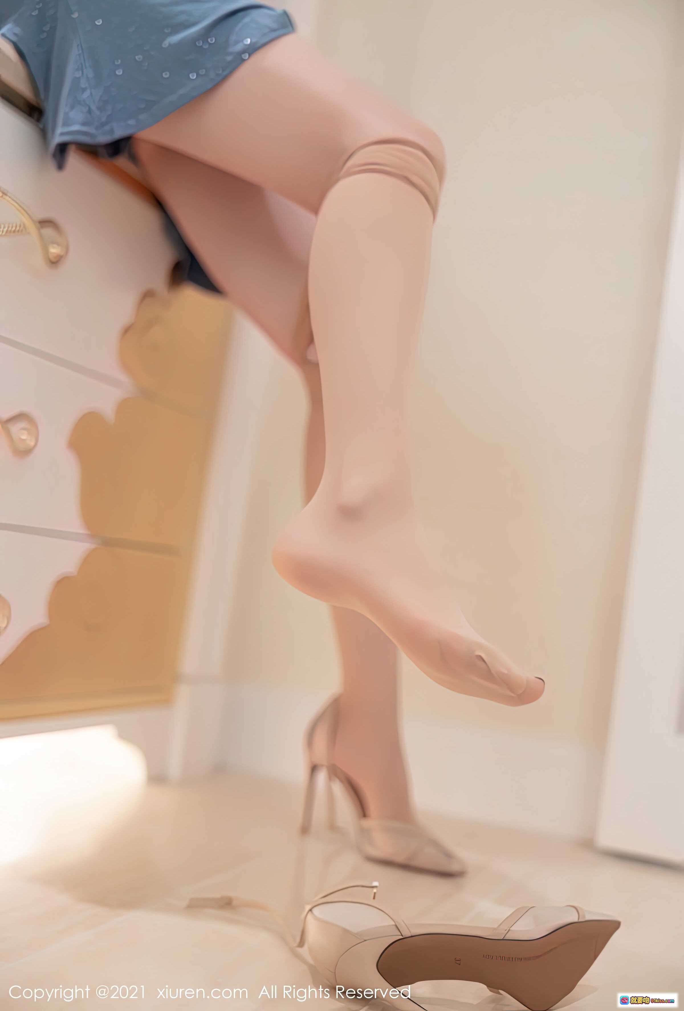 图片[3] - 梦心月性感背影写真 | 透明蕾丝内裤 | 灰色吊带衫 | 窗边美臀特写 | XiuRen秀人网No.3409 - 就要吻