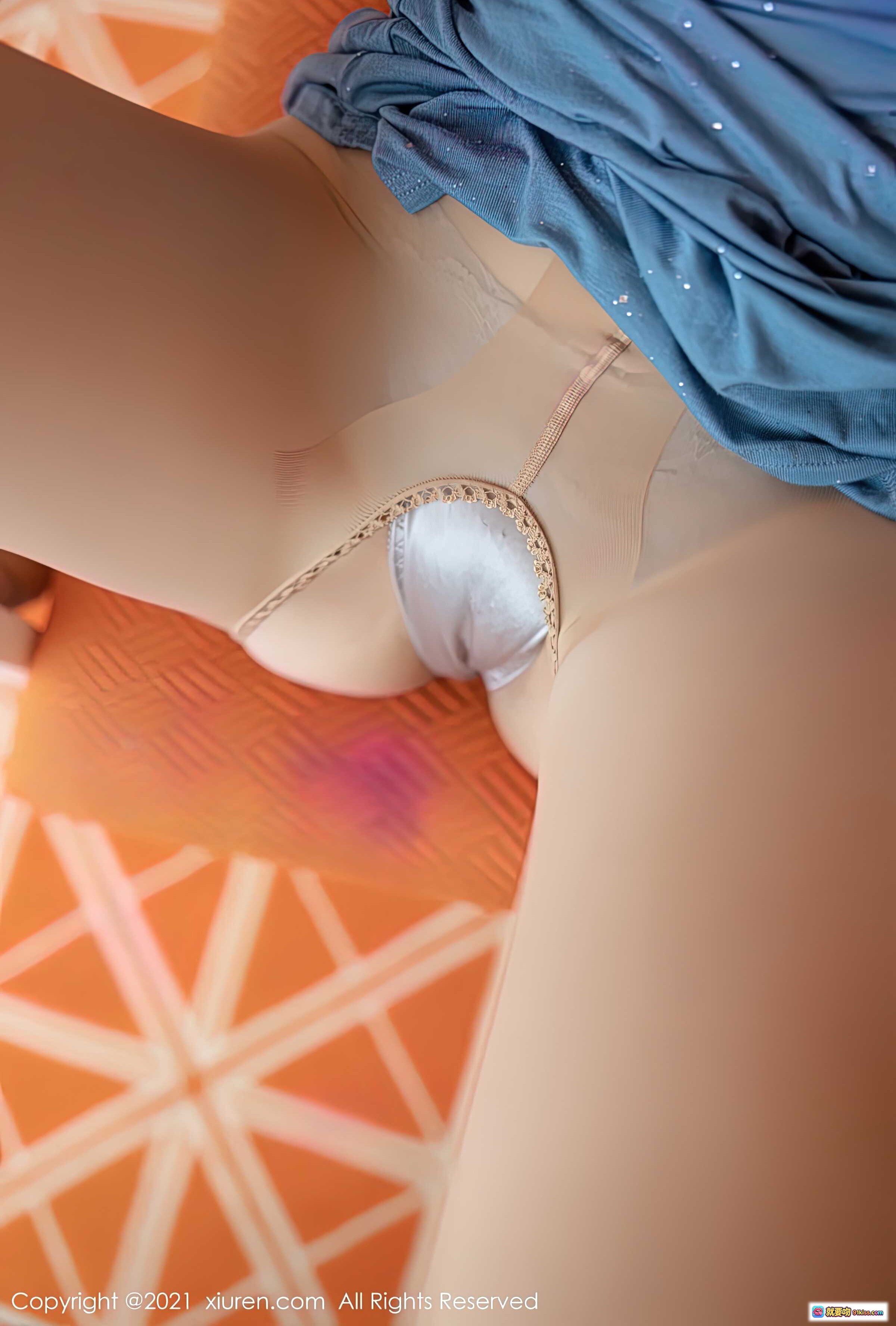 图片[4] - 梦心月性感背影写真 | 透明蕾丝内裤 | 灰色吊带衫 | 窗边美臀特写 | XiuRen秀人网No.3409 - 就要吻