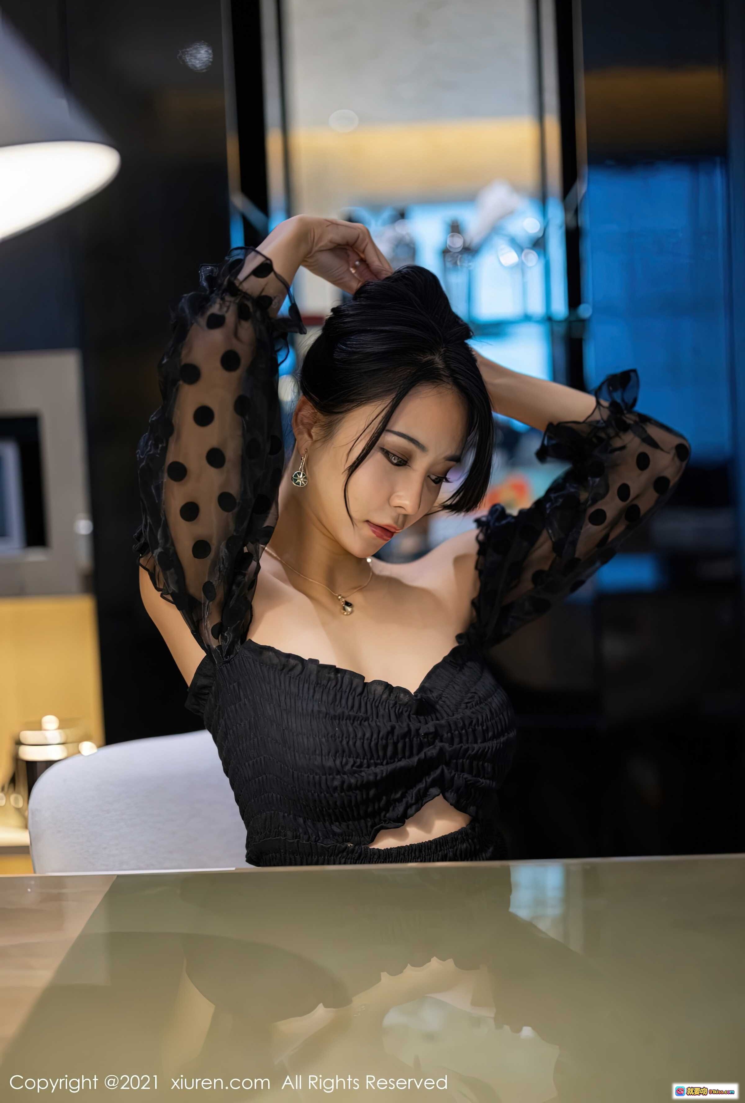 图片[8] - 蓝夏Akasha优雅黑纱露肩写真 | 秀人网2021.05.31 No.3482 | 精致珠宝搭配酒瓶氛围感美拍 - 就要吻