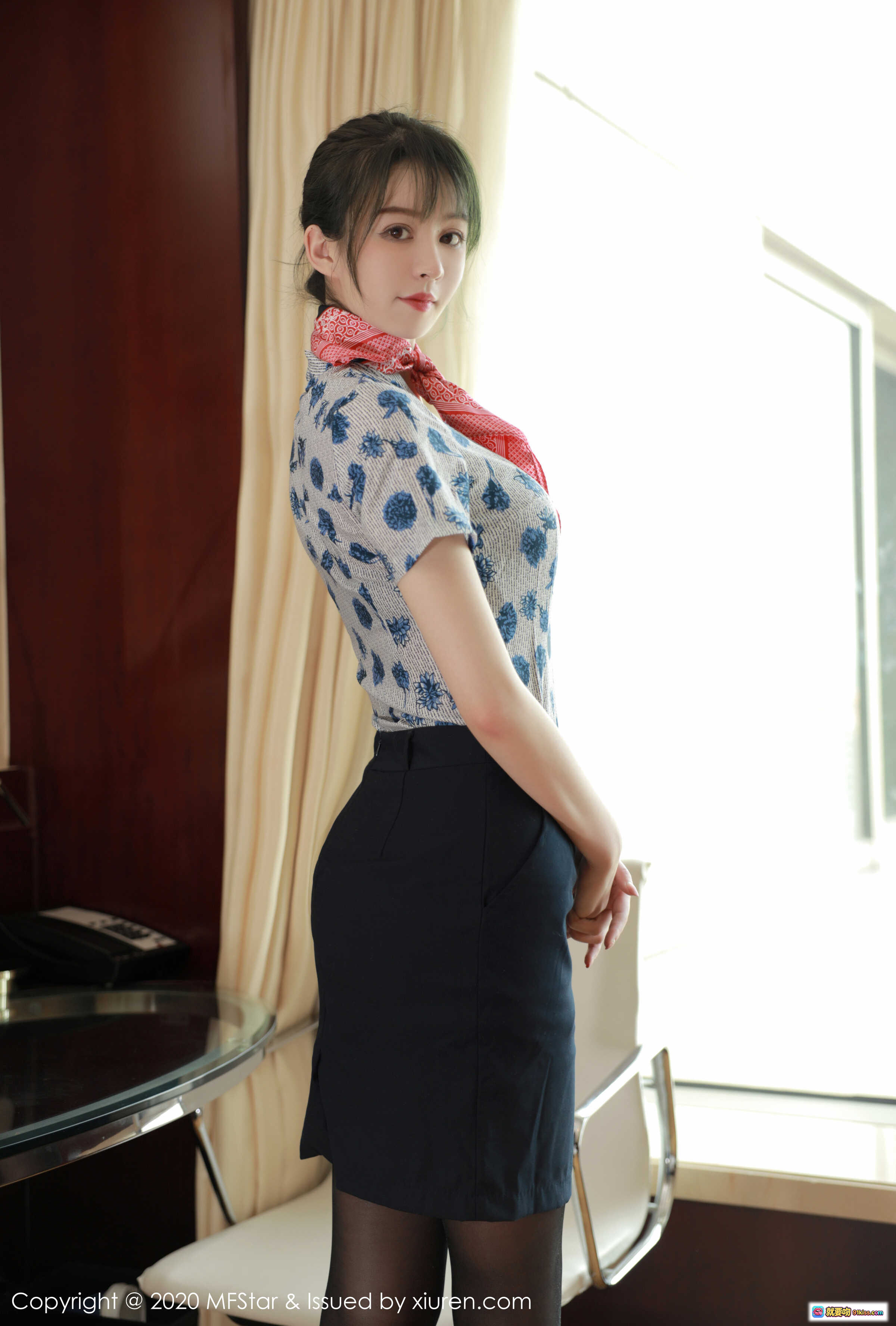 图片[4] - MFStar模范学院yoo优优2020.04.27 VOL.317 空姐制服黑丝高跟职场写真 窗边办公桌优雅姿态 - 就要吻