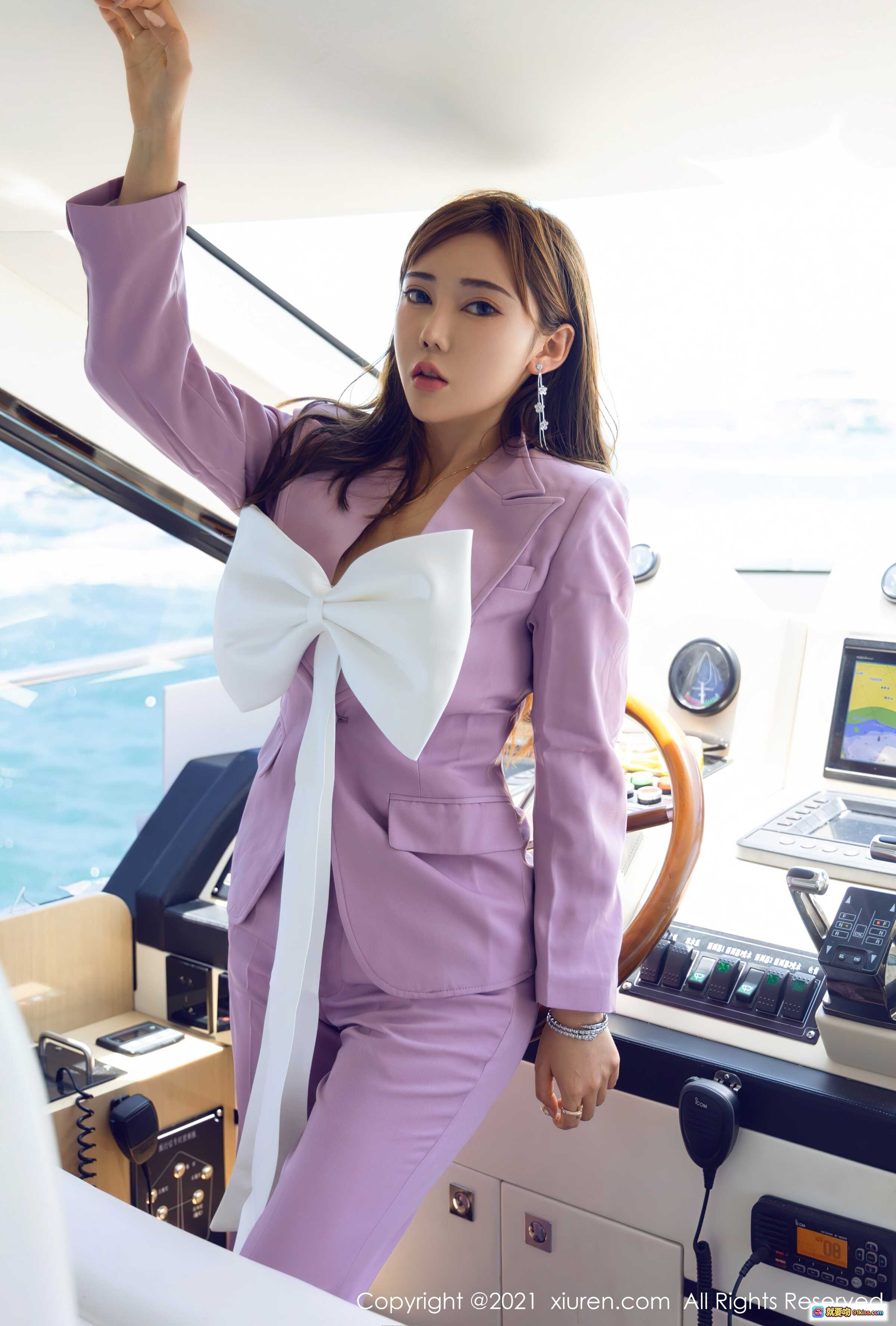 图片[4] - 萌汉药baby紫西装白蝴蝶结游艇写真 | XiuRen秀人网2021.08.23 No.3833 海景时尚大片 - 就要吻