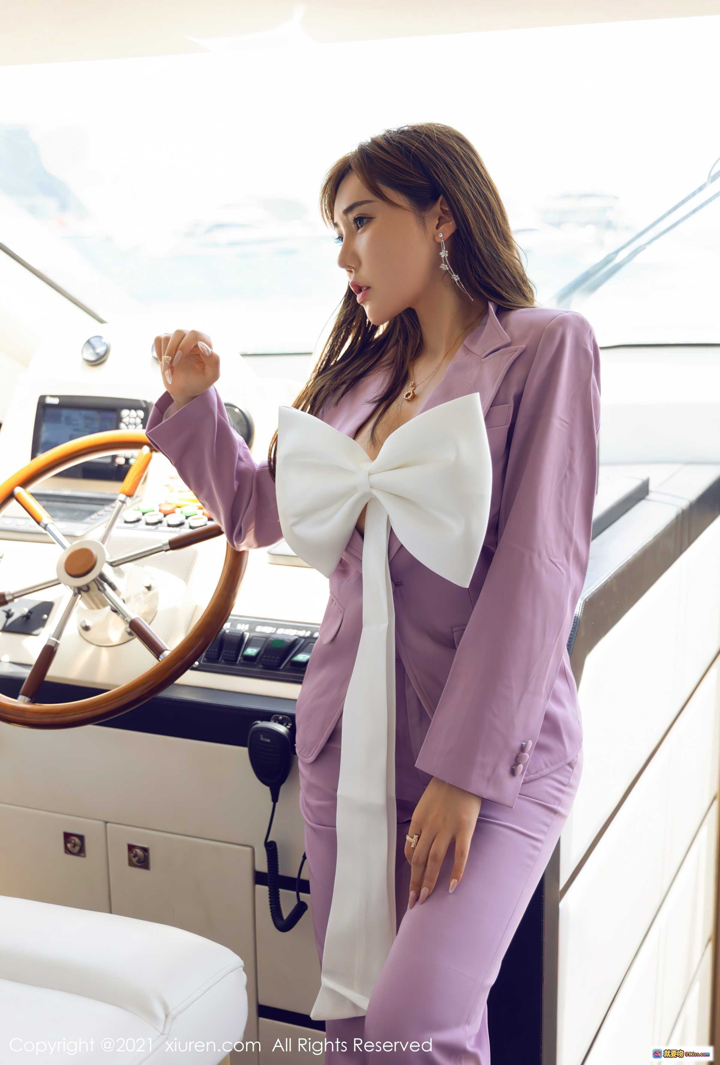 图片[3] - 萌汉药baby紫西装白蝴蝶结游艇写真 | XiuRen秀人网2021.08.23 No.3833 海景时尚大片 - 就要吻