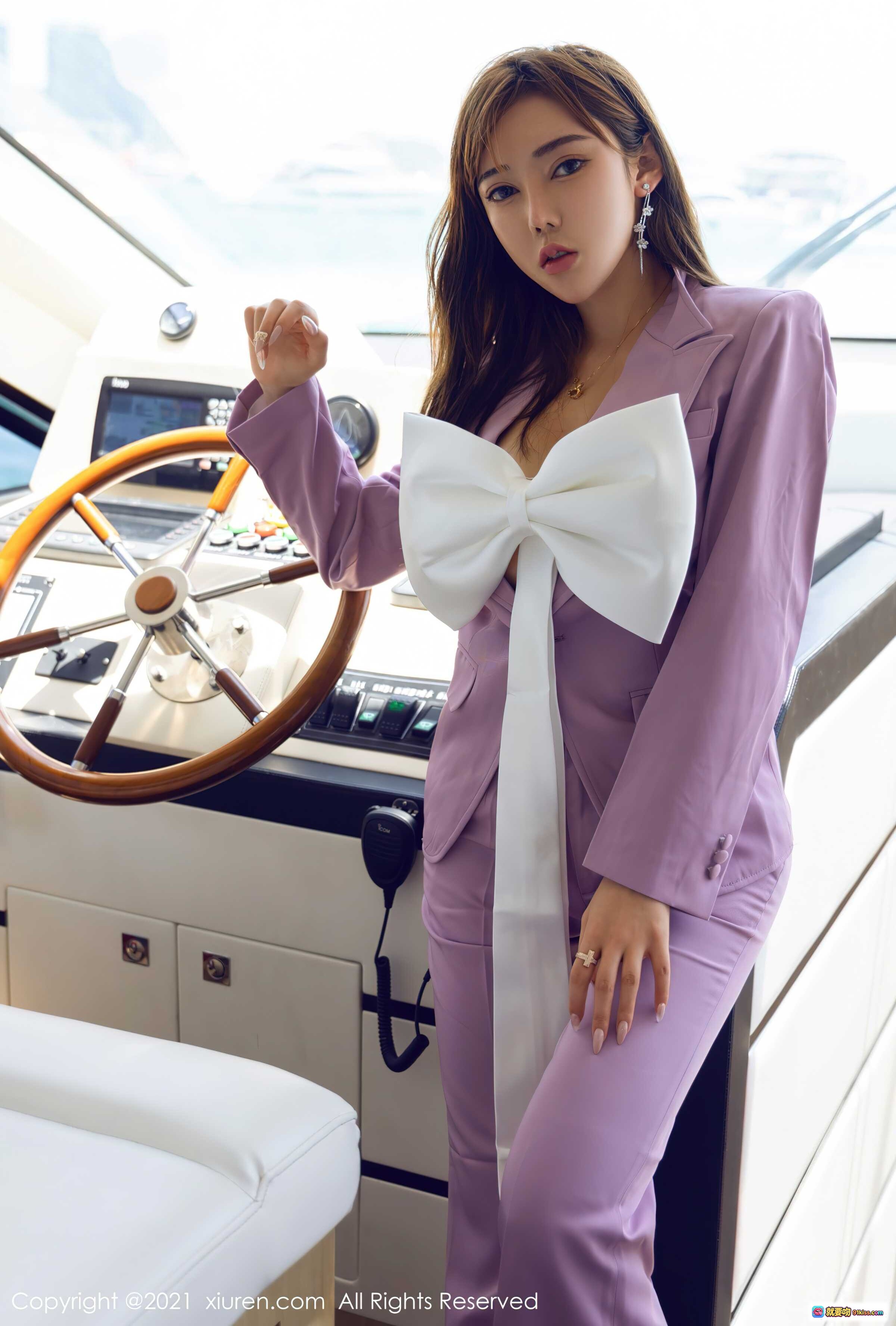 图片[2] - 萌汉药baby紫西装白蝴蝶结游艇写真 | XiuRen秀人网2021.08.23 No.3833 海景时尚大片 - 就要吻
