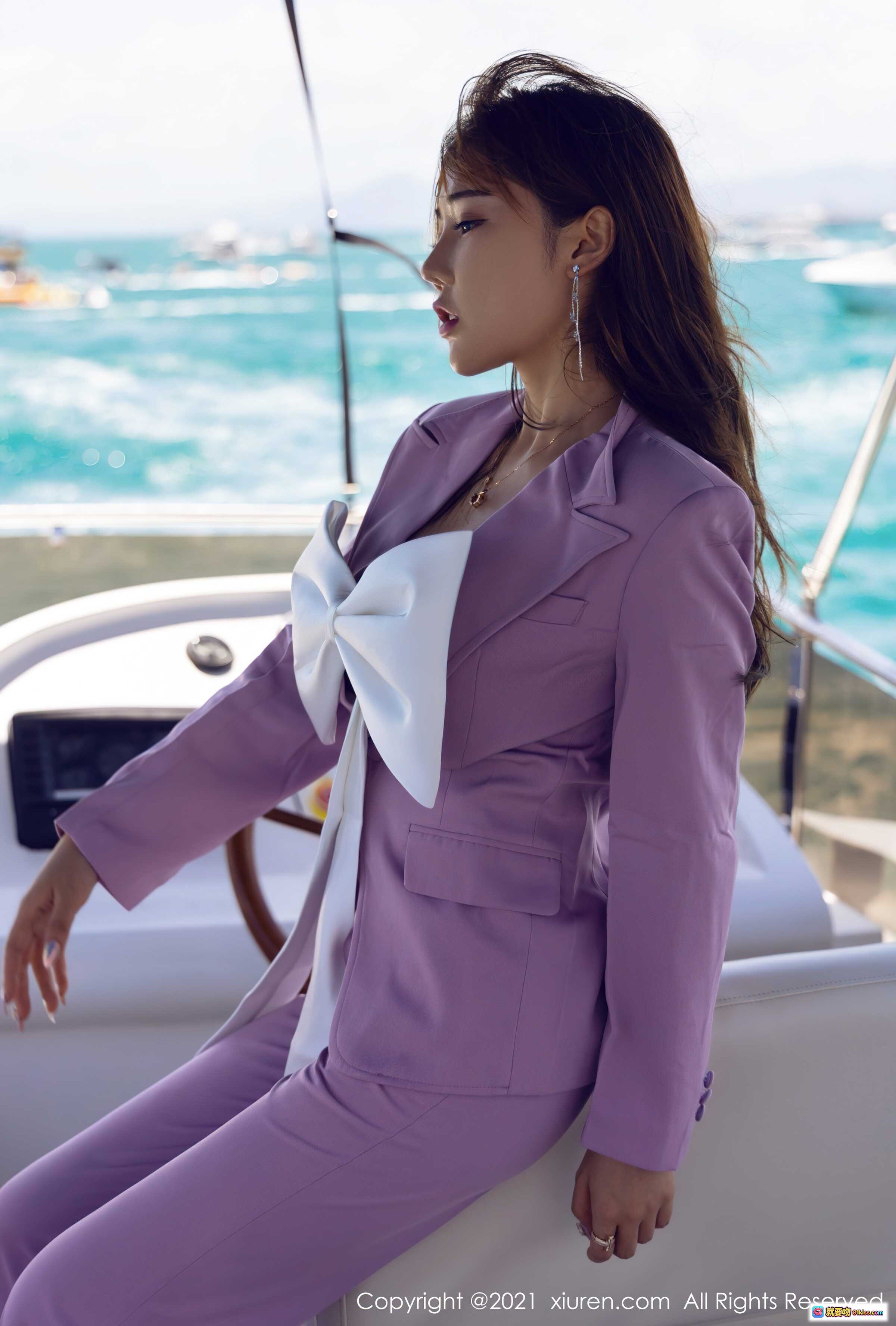 图片[10] - 萌汉药baby紫西装白蝴蝶结游艇写真 | XiuRen秀人网2021.08.23 No.3833 海景时尚大片 - 就要吻