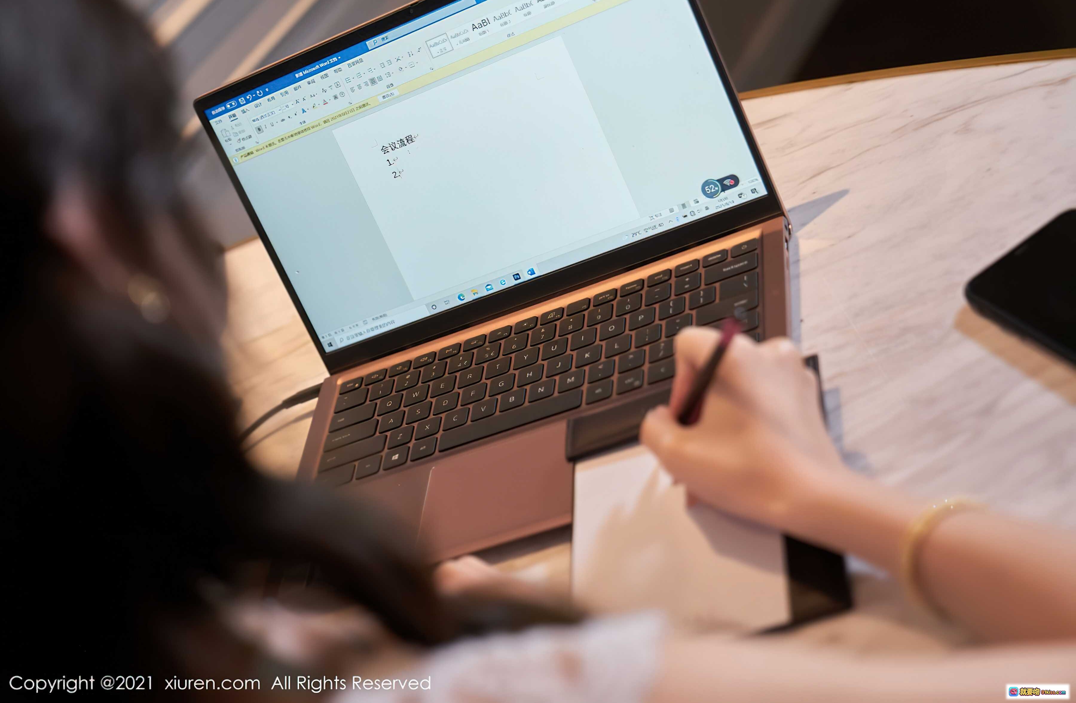 图片[2] - 周于希Sandy优雅办公写真｜白色蕾丝上衣｜精致妆容｜卷发造型｜高端室内场景｜XiuRen秀人网2021.09.24 No.3992 - 就要吻